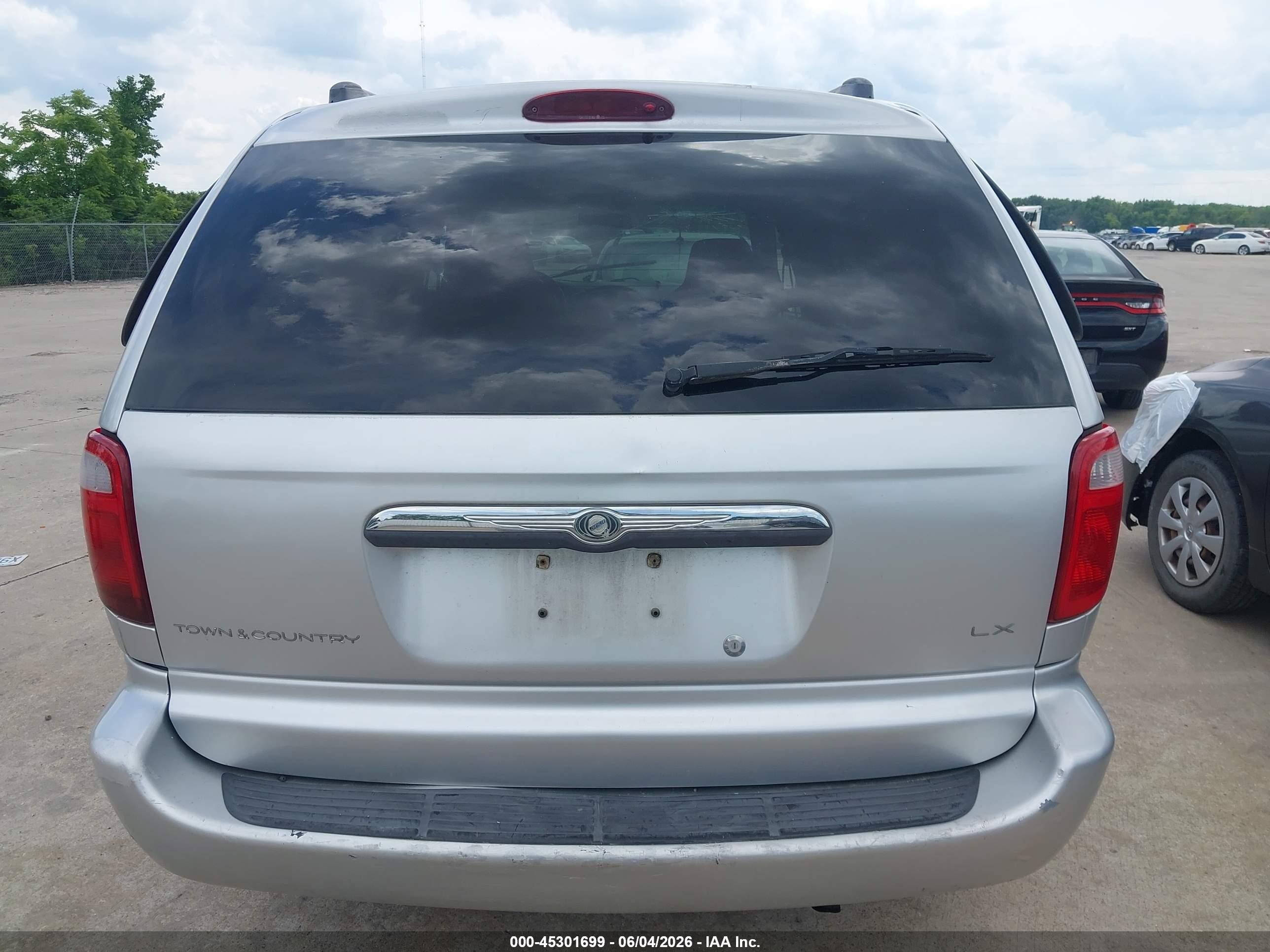 2002 Chrysler Town & Country Lx Silver vin: 2C4GP44302R637310