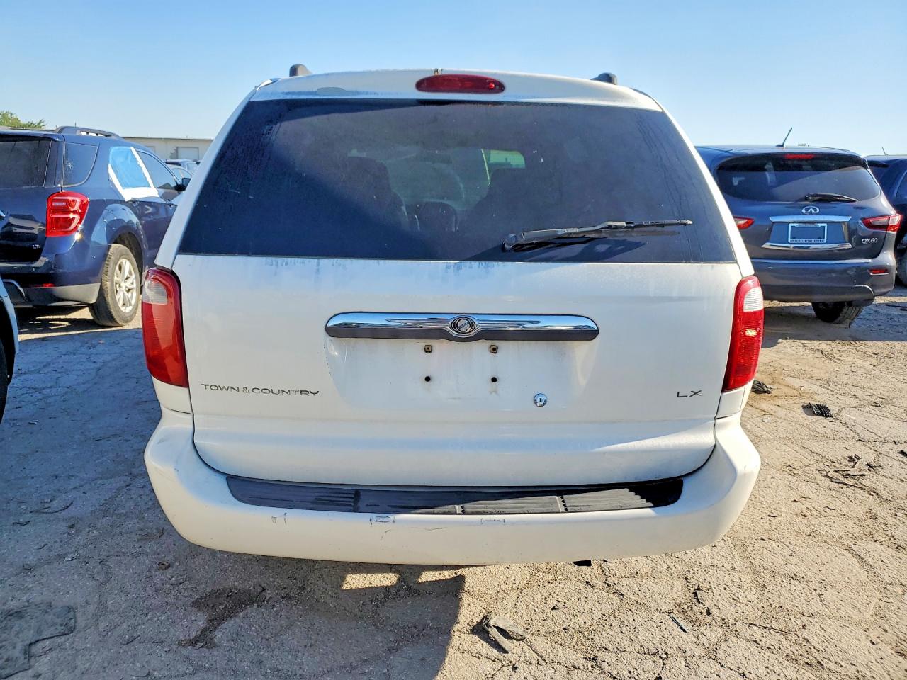 2002 Chrysler Town & Country Lx White vin: 2C4GP44312R624310