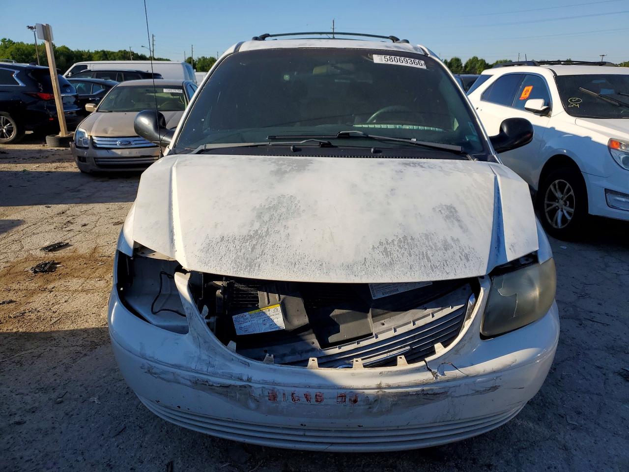 2002 Chrysler Town & Country Lx White vin: 2C4GP44312R624310