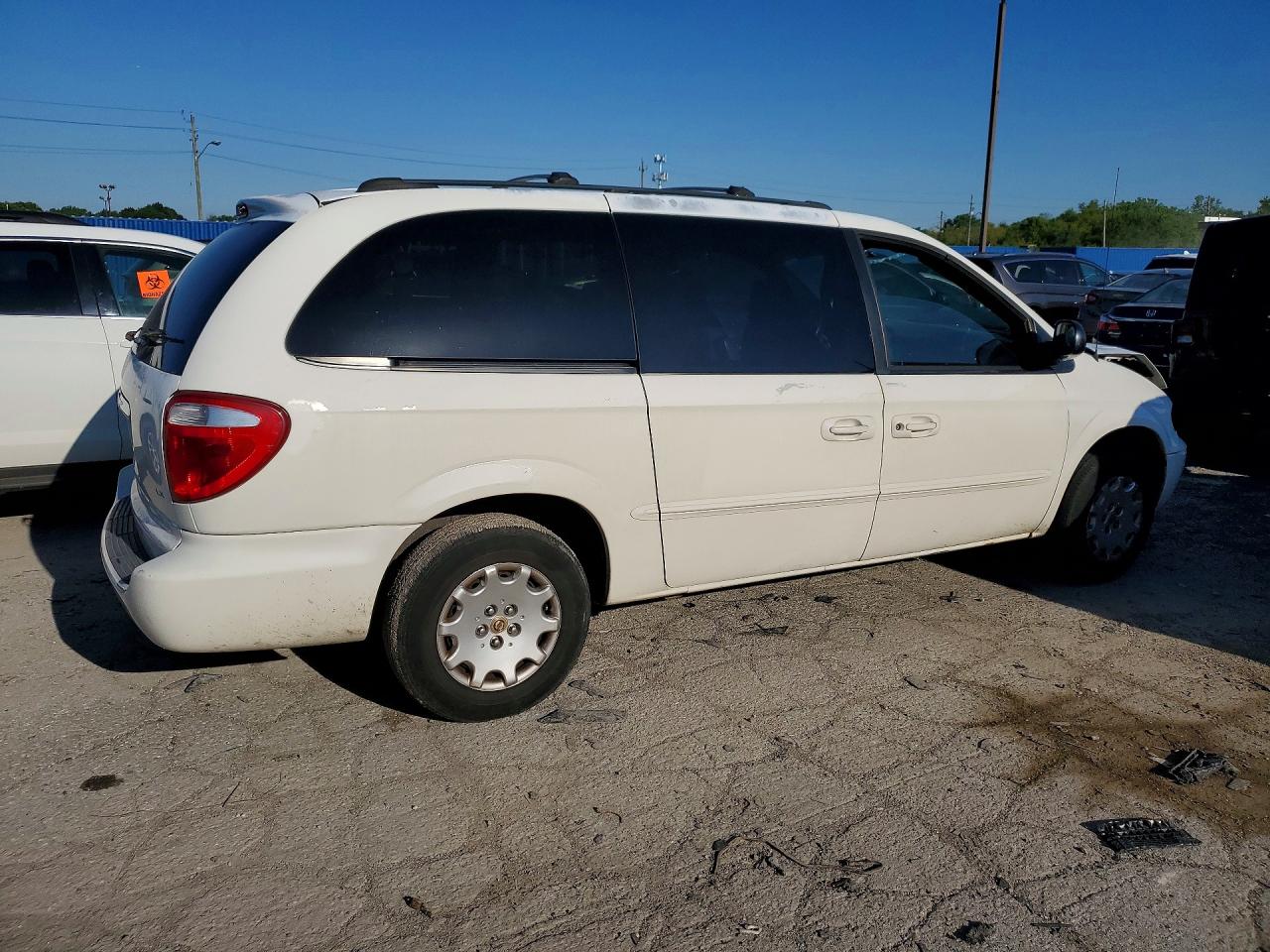 2002 Chrysler Town & Country Lx White vin: 2C4GP44312R624310