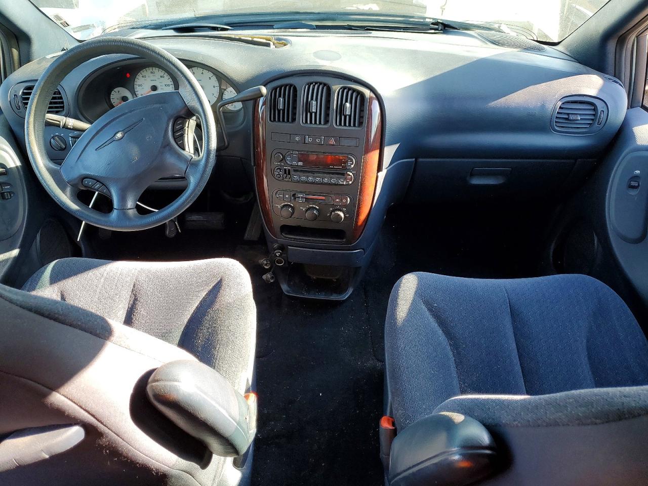 2002 Chrysler Town & Country Lx White vin: 2C4GP44312R624310