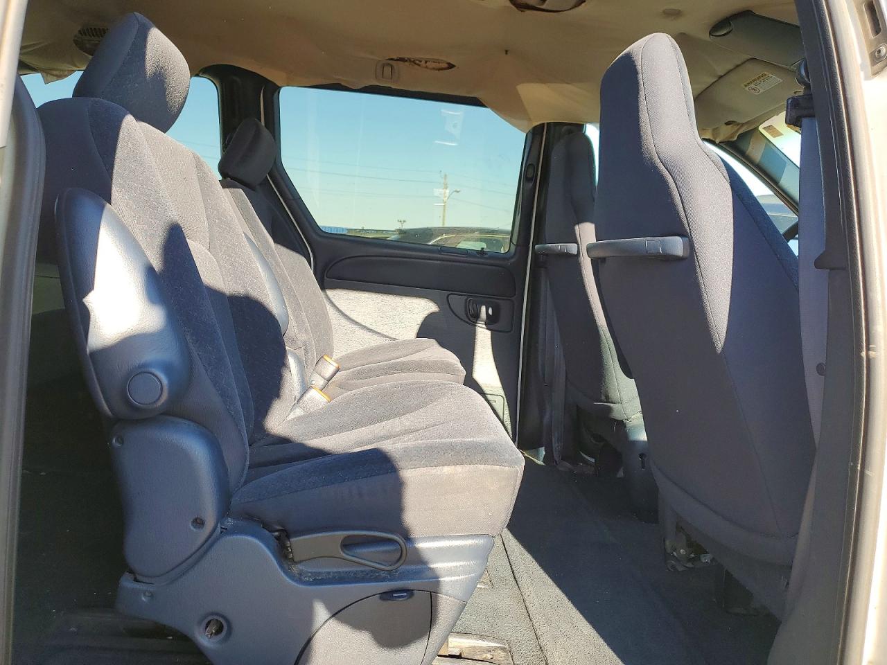 2002 Chrysler Town & Country Lx White vin: 2C4GP44312R624310