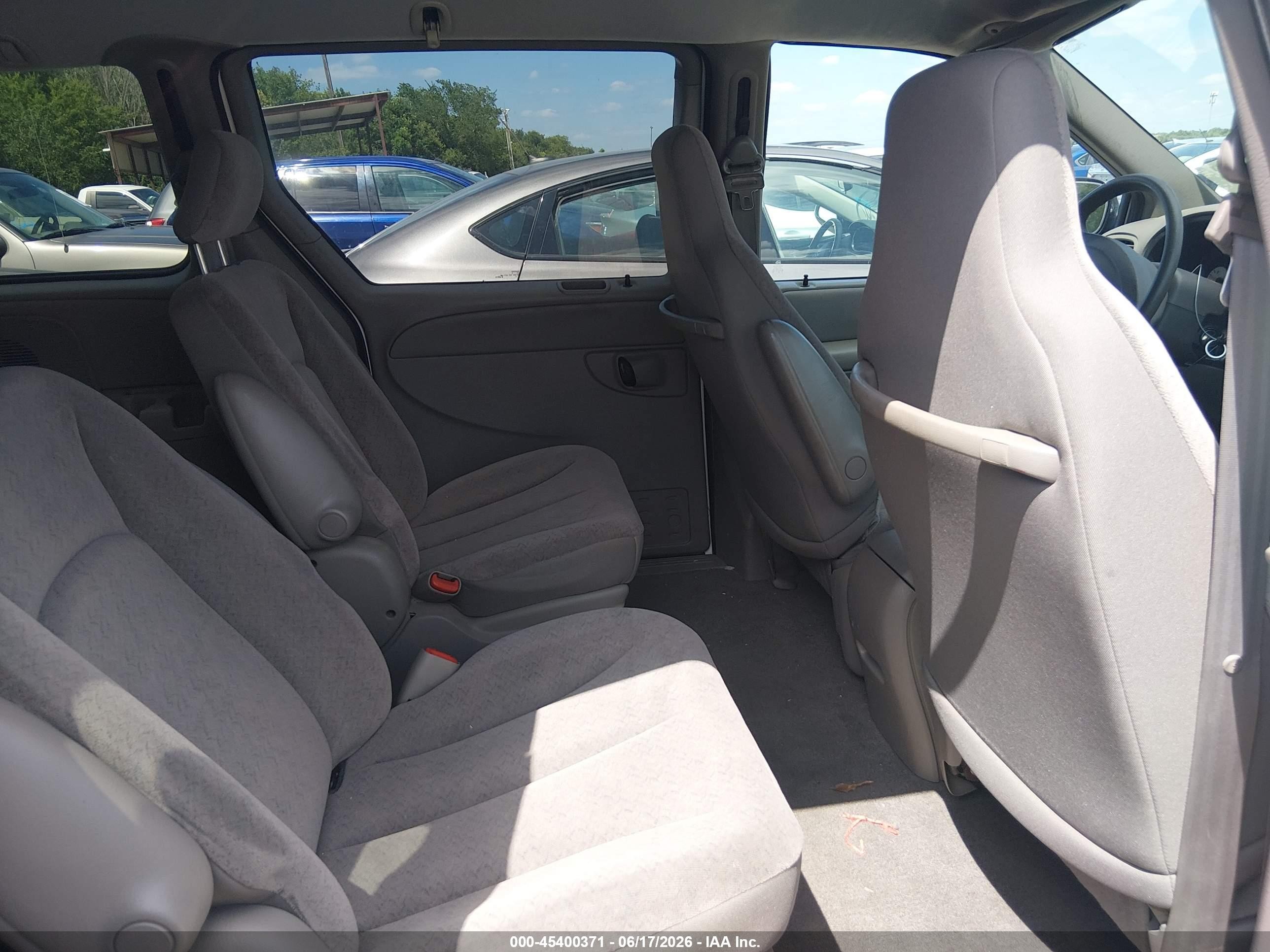 2003 Chrysler Town & Country Lx White vin: 2C4GP44323R171235