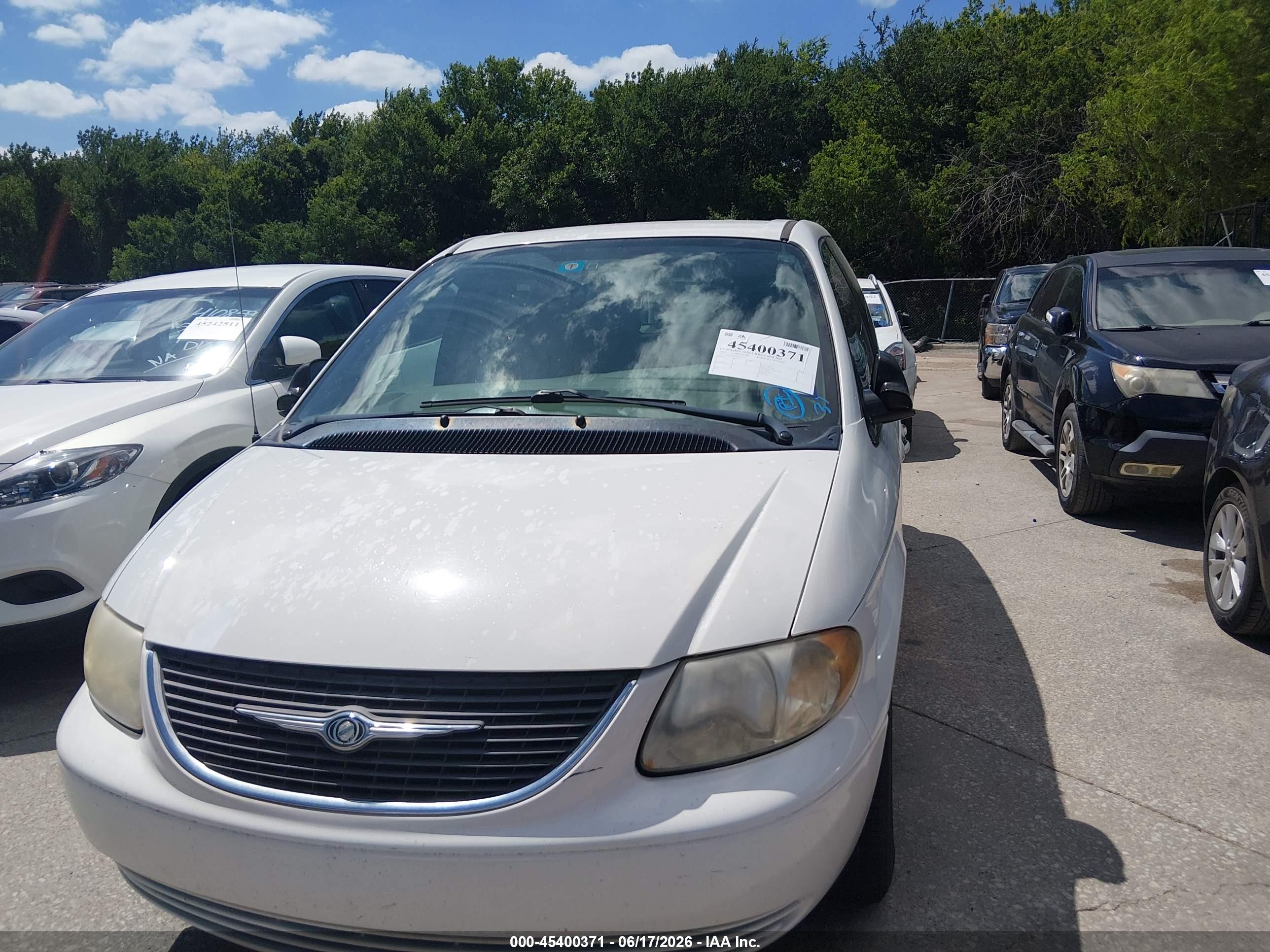 2003 Chrysler Town & Country Lx White vin: 2C4GP44323R171235