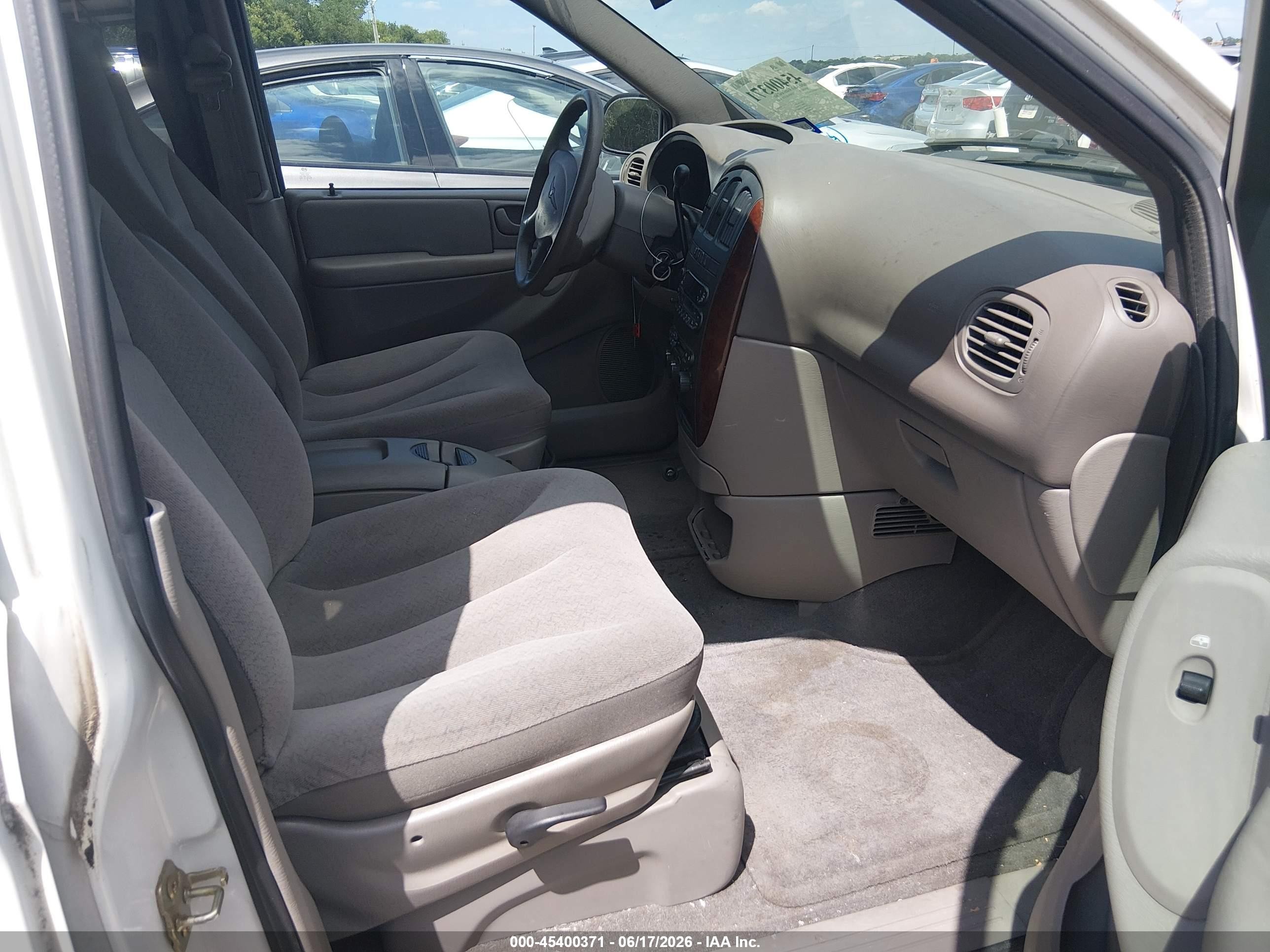2003 Chrysler Town & Country Lx White vin: 2C4GP44323R171235