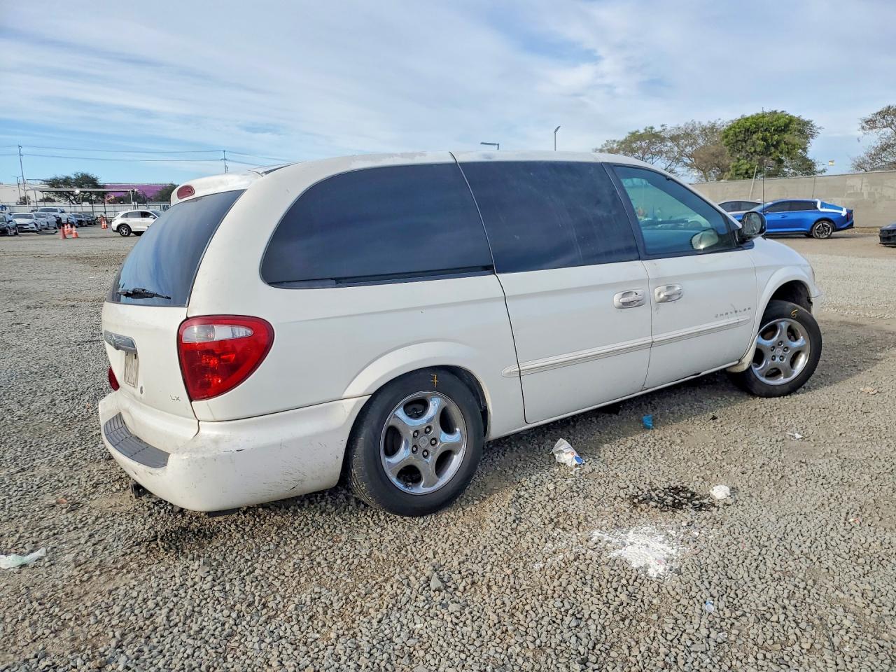 2001 Chrysler Town & Country Lx White vin: 2C4GP44331R204210