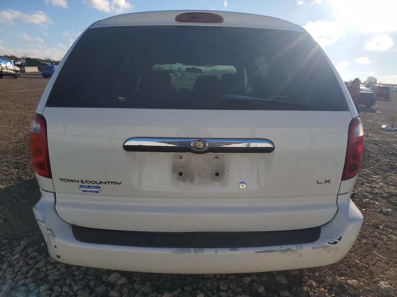 2003 Chrysler Town & Country Lx White vin: 2C4GP44333R153035