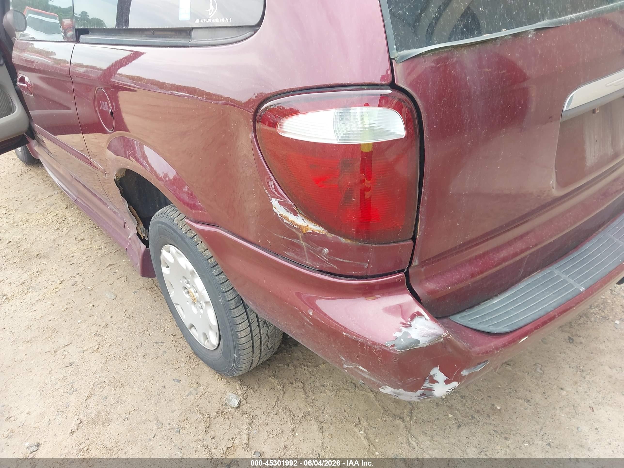 2001 Chrysler Town & Country Lx Burgundy vin: 2C4GP44351R335218