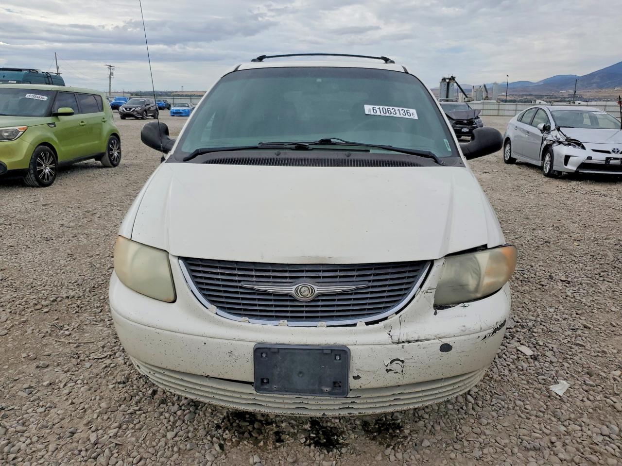 2001 Chrysler Town & Country Lx Белый vin: 2C4GP44351R422925