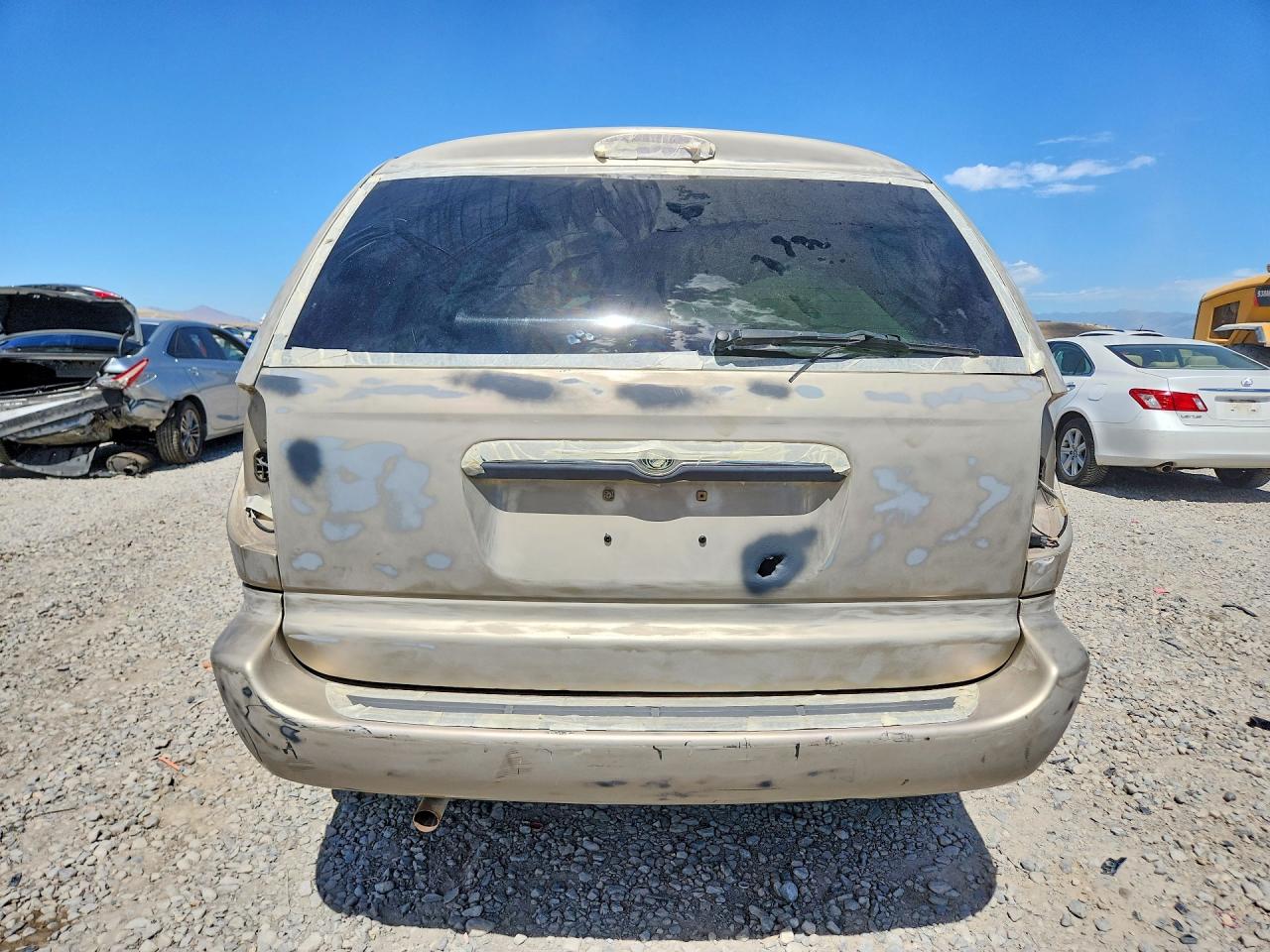 2002 Chrysler Town And Country Lx Beige vin: 2C4GP44372R531775
