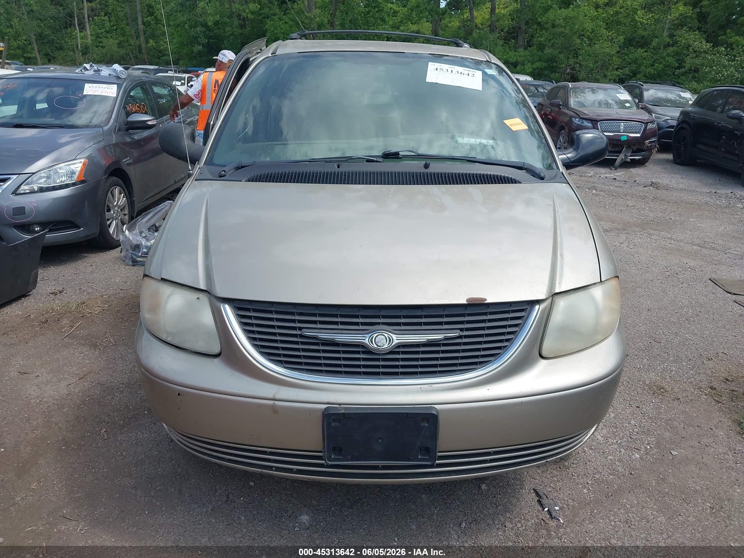 2003 Chrysler Town & Country Lx Tan vin: 2C4GP44373R143690