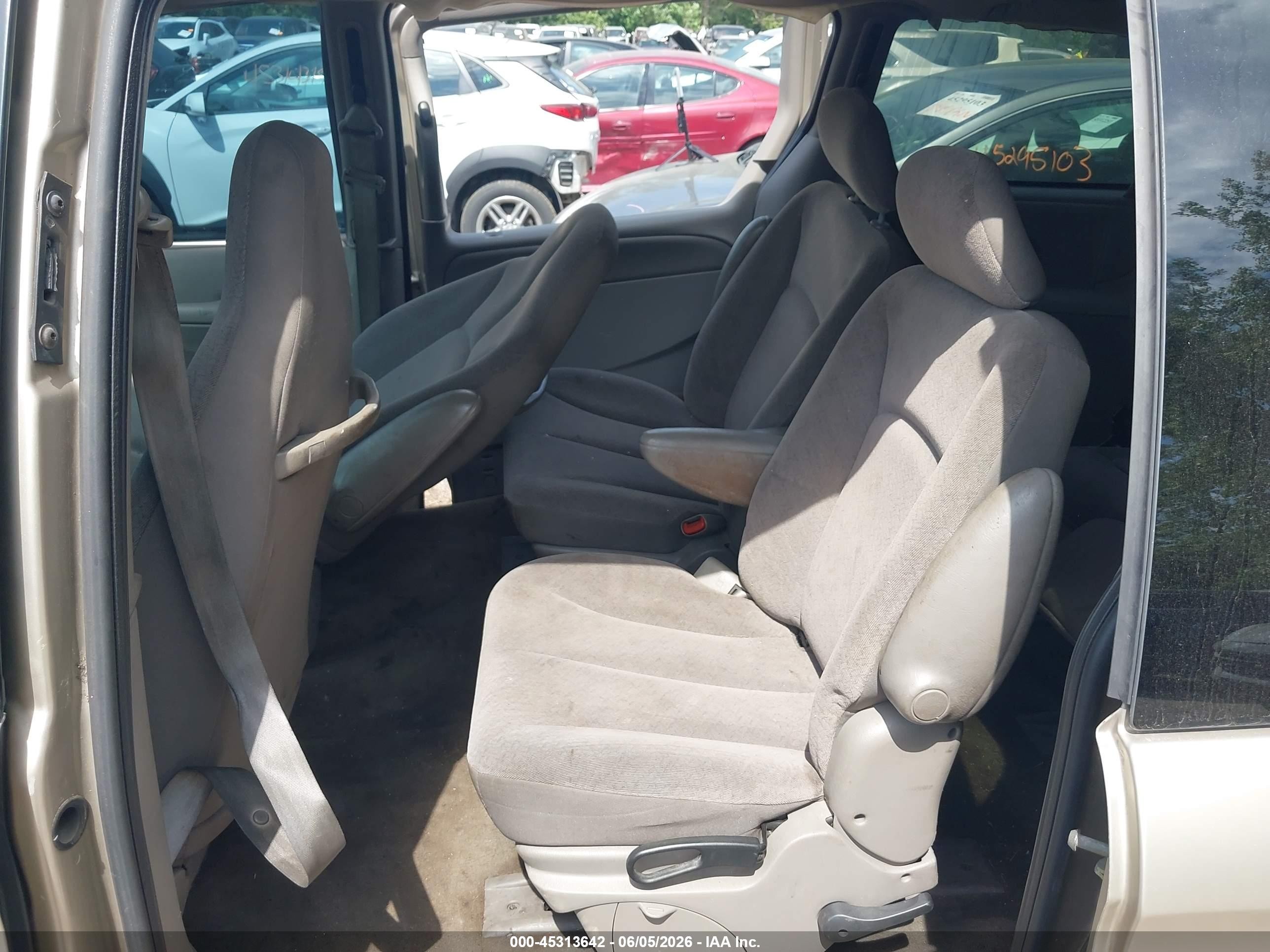 2003 Chrysler Town & Country Lx Tan vin: 2C4GP44373R143690