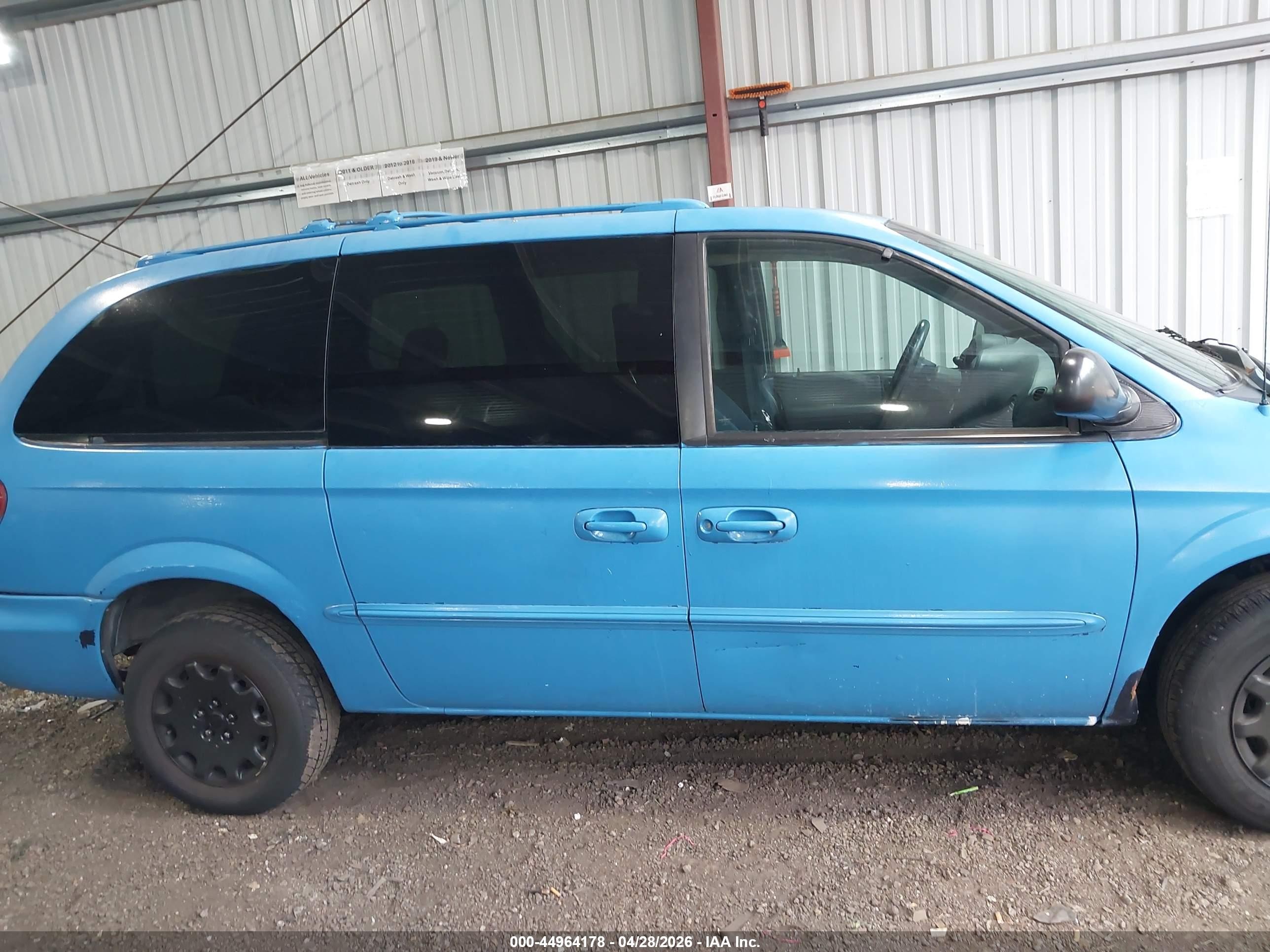 2002 Chrysler Town & Country Lx Light Blue vin: 2C4GP44382R553851