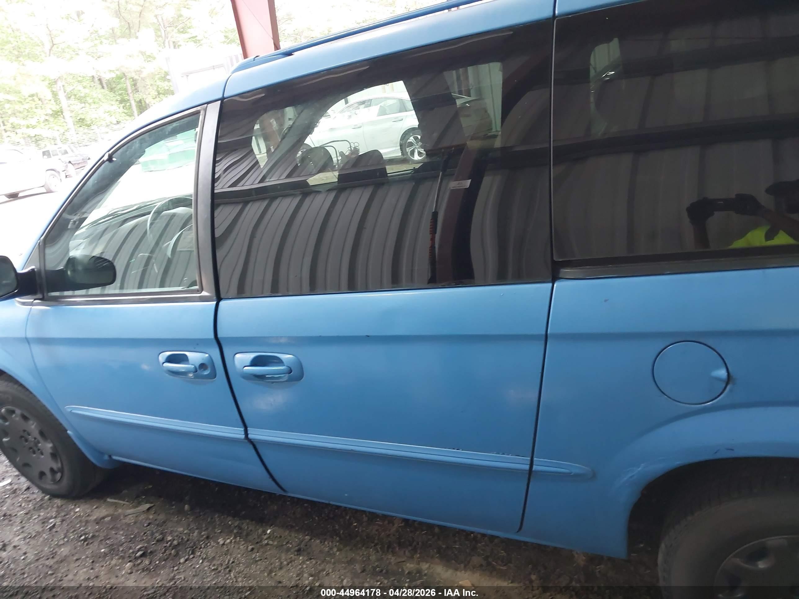 2002 Chrysler Town & Country Lx Light Blue vin: 2C4GP44382R553851