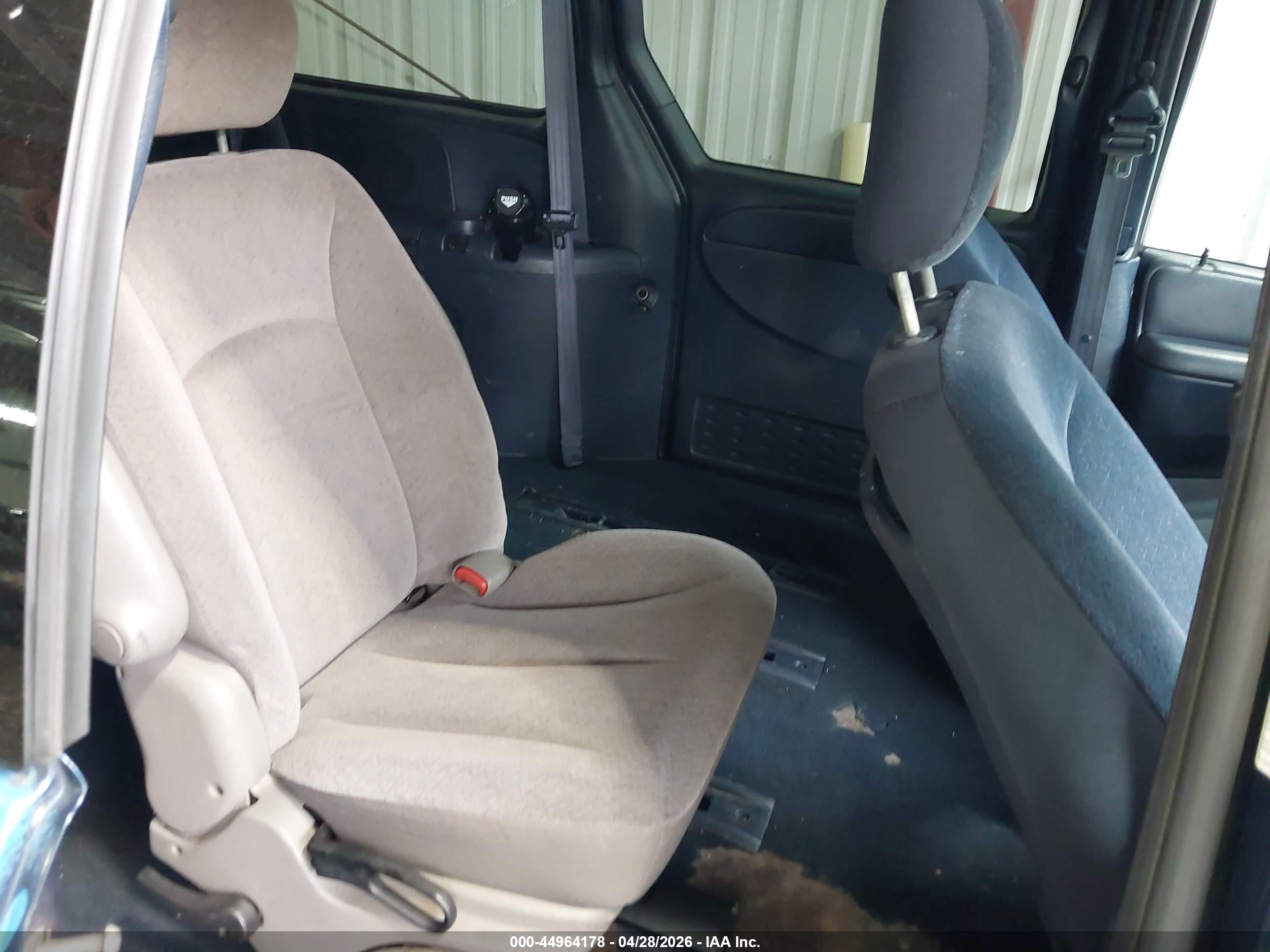 2002 Chrysler Town & Country Lx Light Blue vin: 2C4GP44382R553851