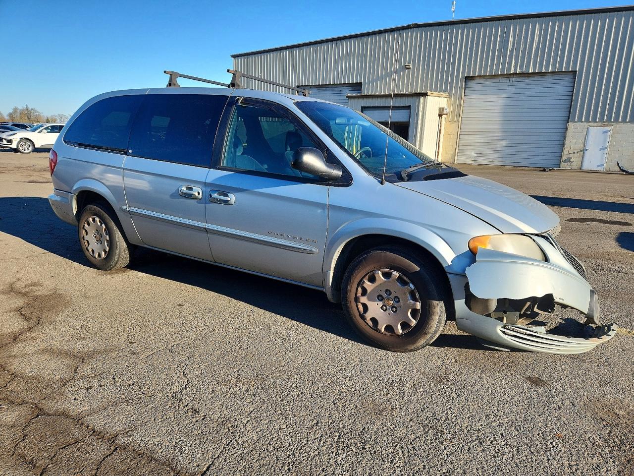 2001 Chrysler Town & Country Silver vin: 2C4GP44G51R186506