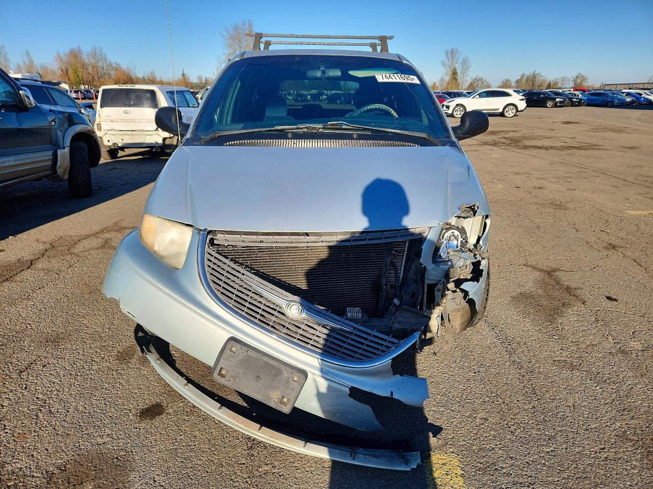 2001 Chrysler Town & Country Silver vin: 2C4GP44G51R186506