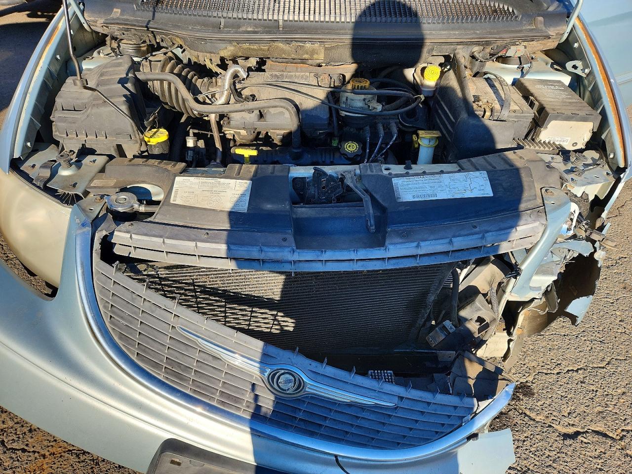 2001 Chrysler Town & Country Silver vin: 2C4GP44G51R186506