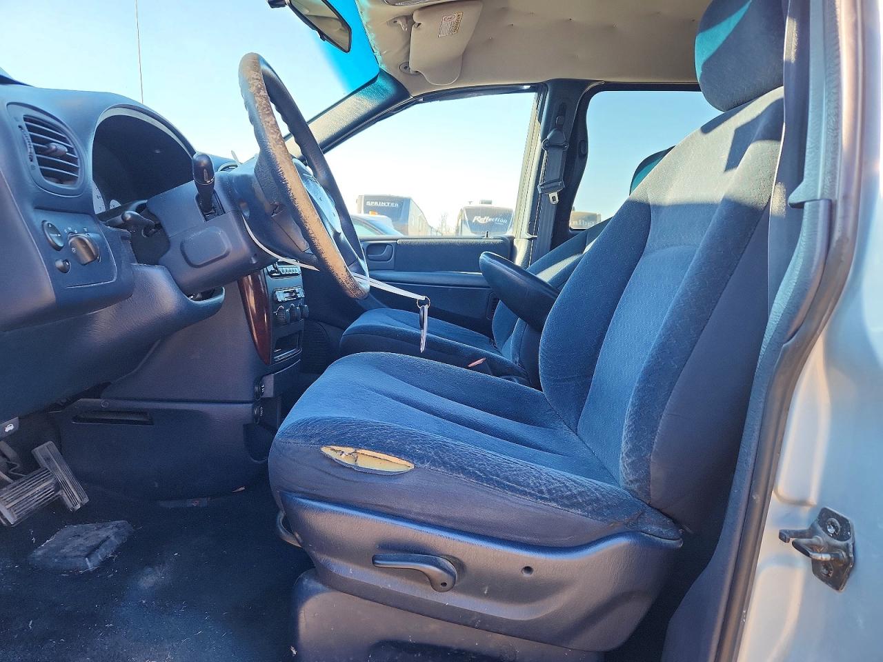 2001 Chrysler Town & Country Silver vin: 2C4GP44G51R186506