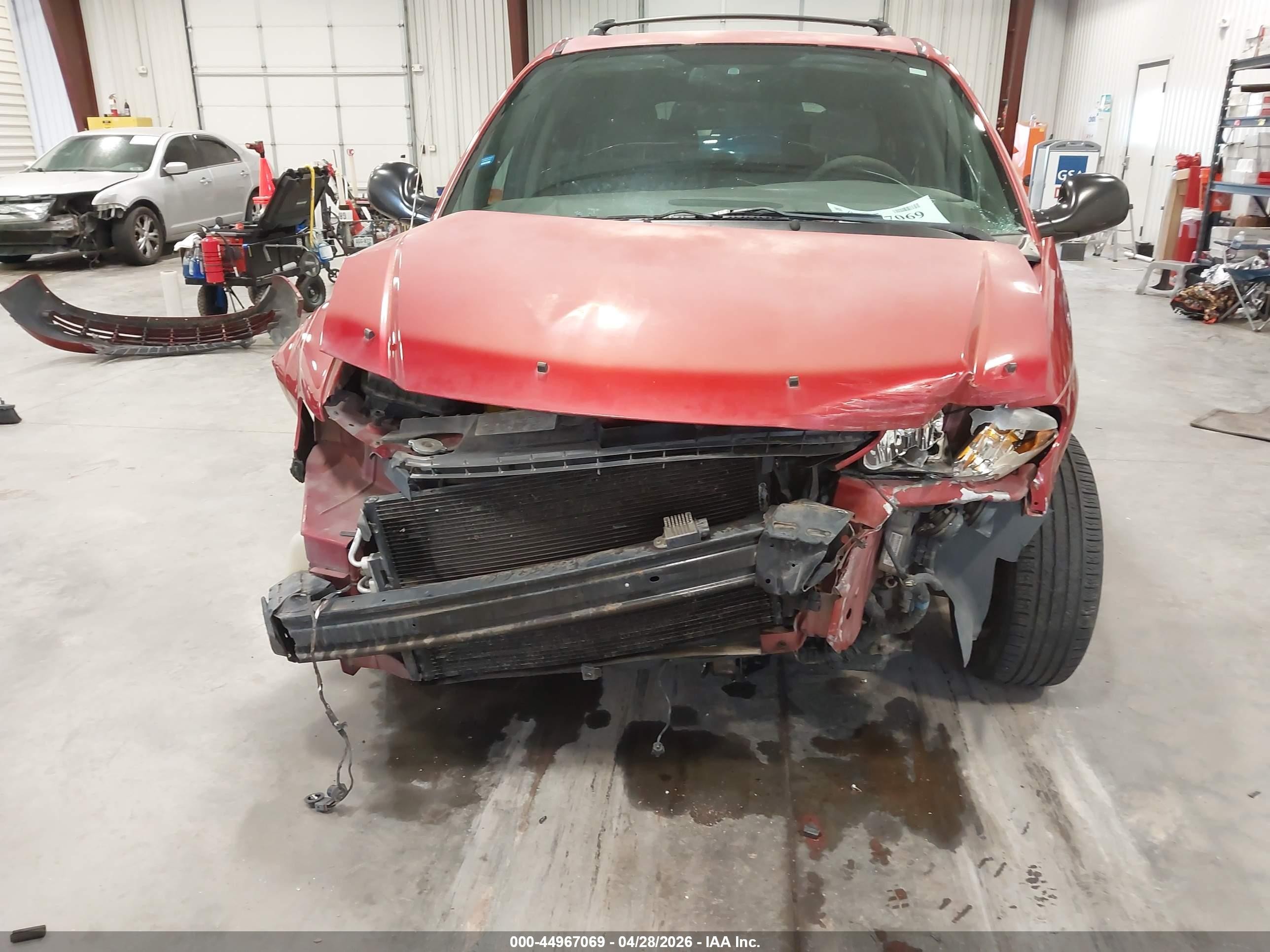 2003 Chrysler Town & Country Lx Red vin: 2C4GP44L23R238111
