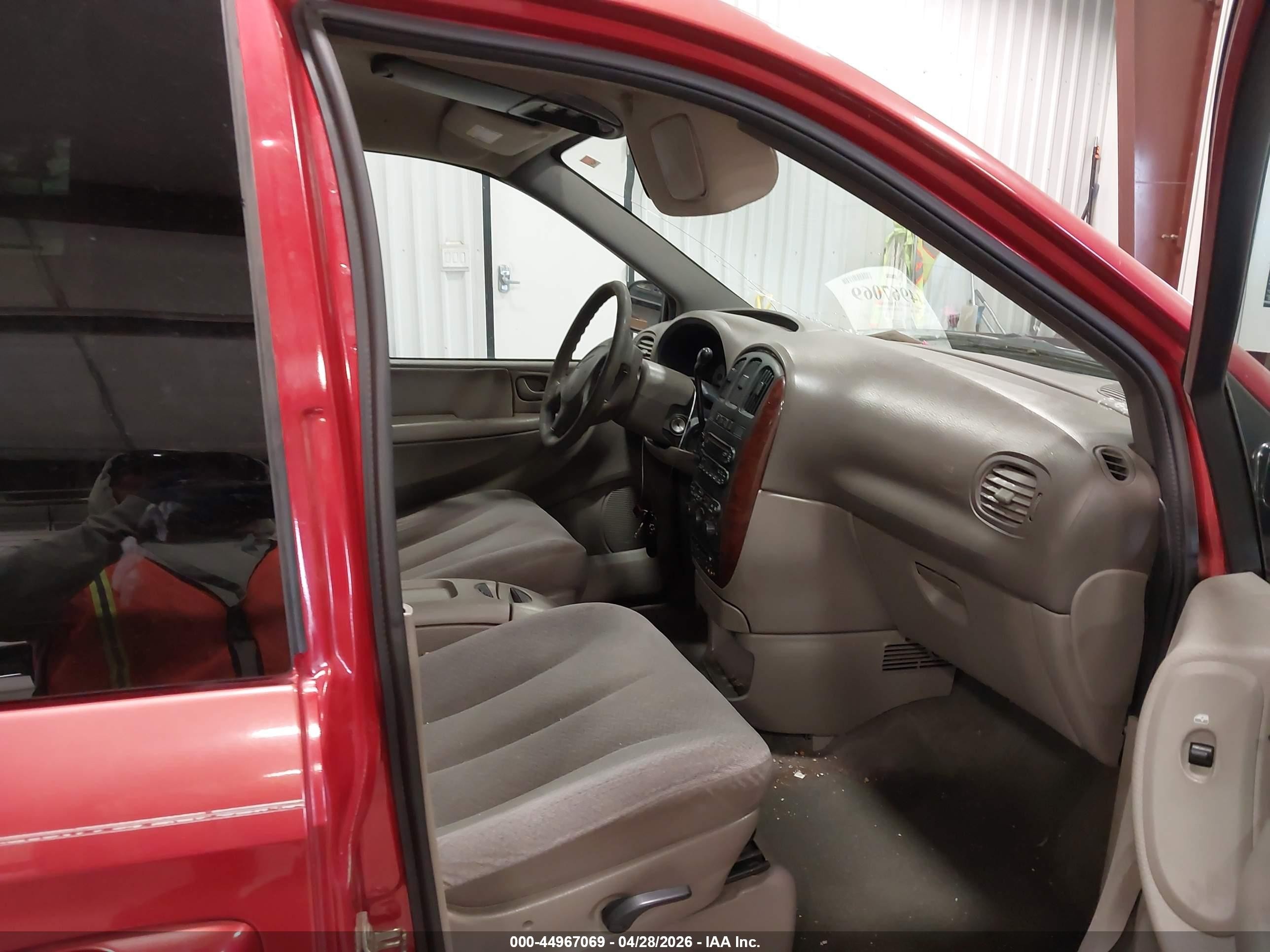 2003 Chrysler Town & Country Lx Red vin: 2C4GP44L23R238111