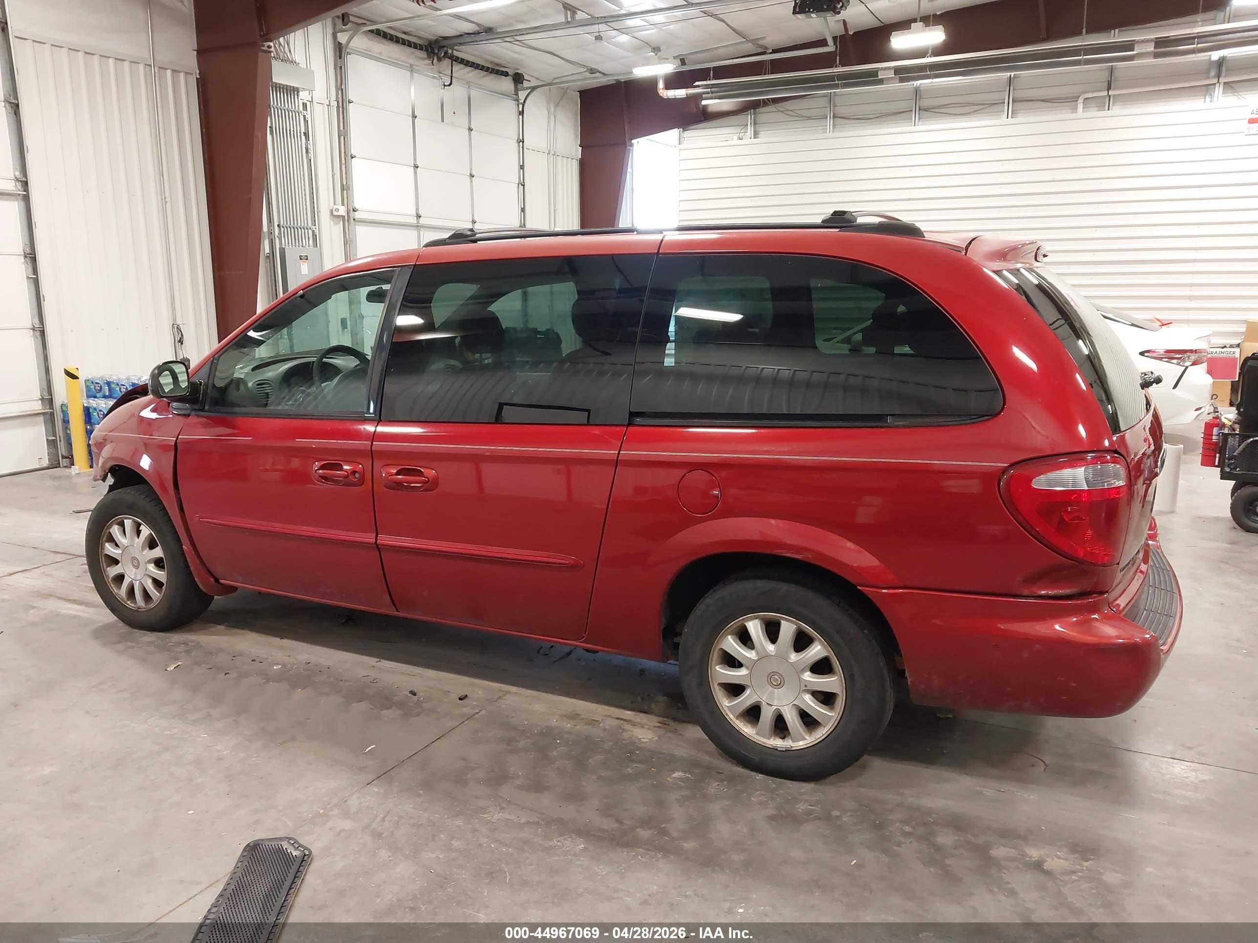 2003 Chrysler Town & Country Lx Red vin: 2C4GP44L23R238111