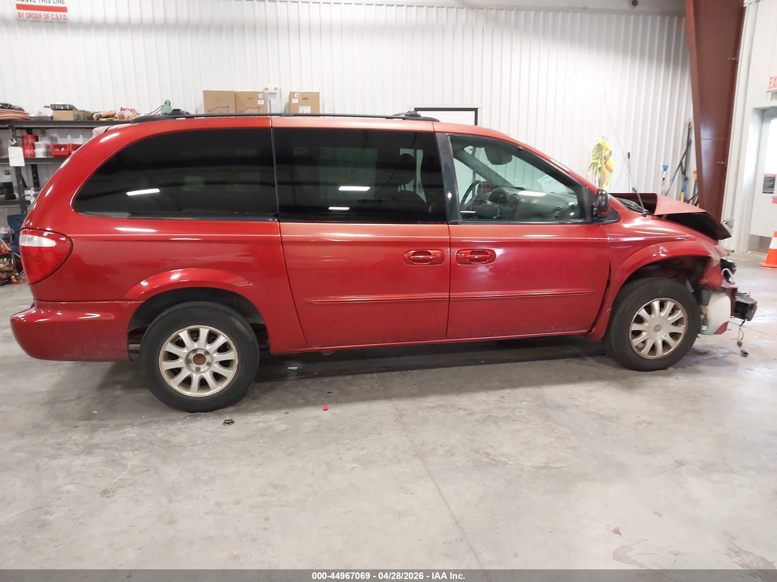 2003 Chrysler Town & Country Lx Red vin: 2C4GP44L23R238111