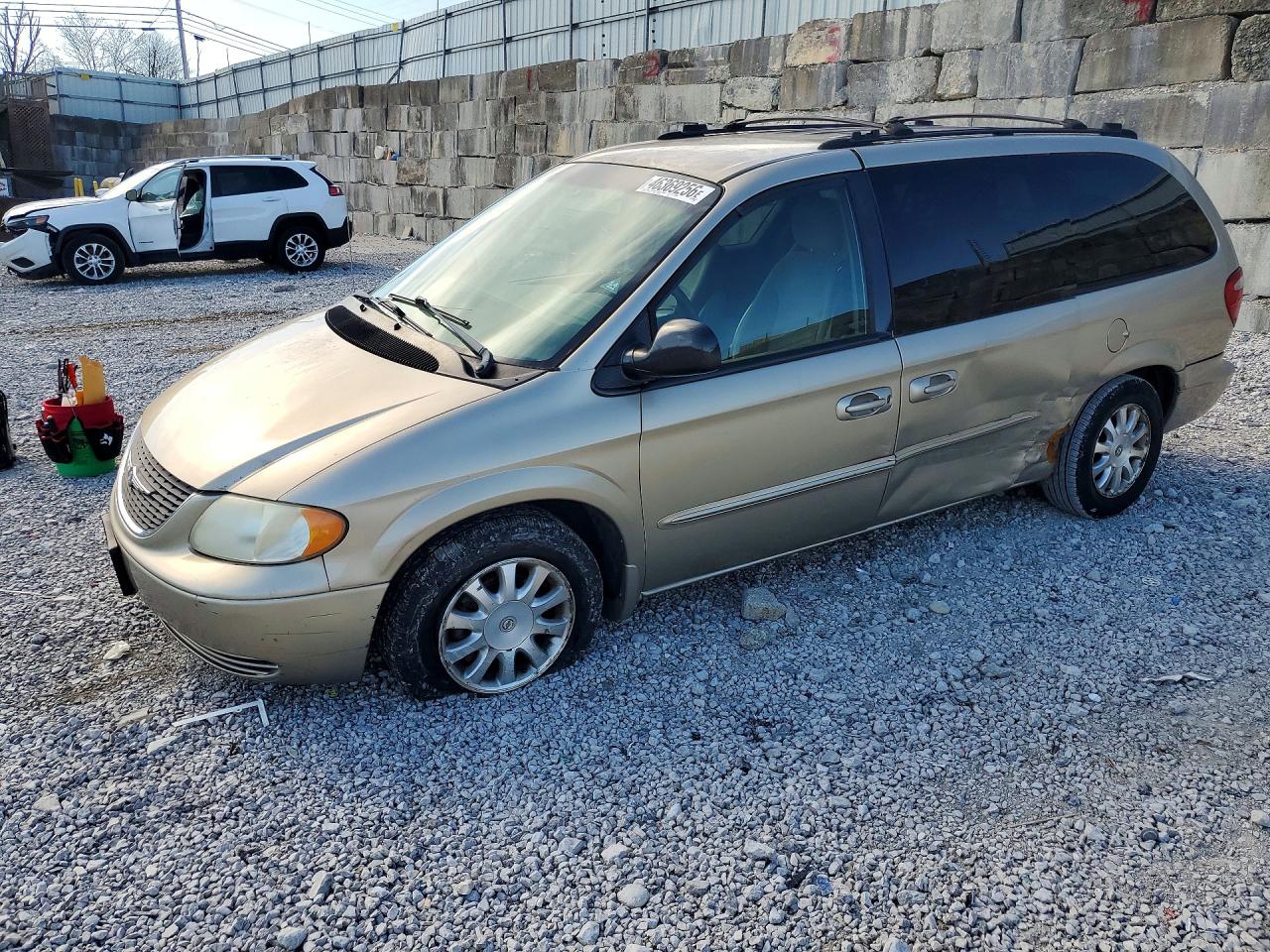2003 Chrysler Town N Country Gold vin: 2C4GP44L83R245306