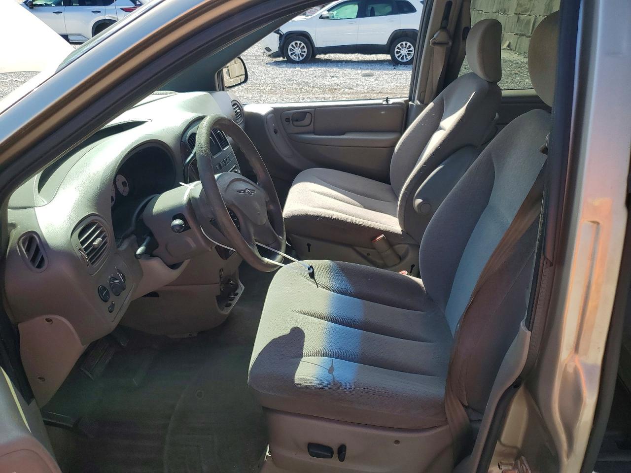 2003 Chrysler Town N Country Gold vin: 2C4GP44L83R245306