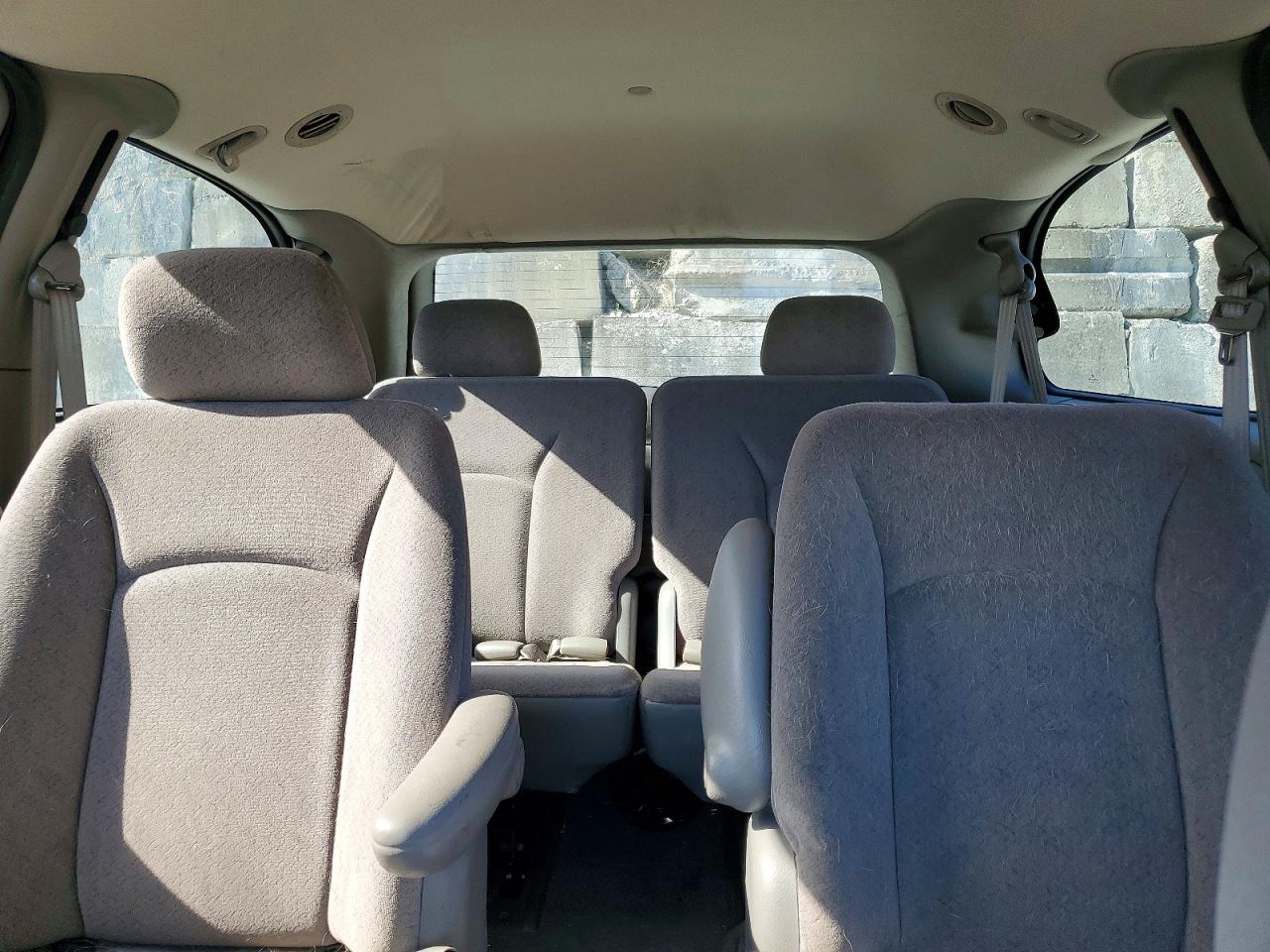 2003 Chrysler Town N Country Gold vin: 2C4GP44L83R245306