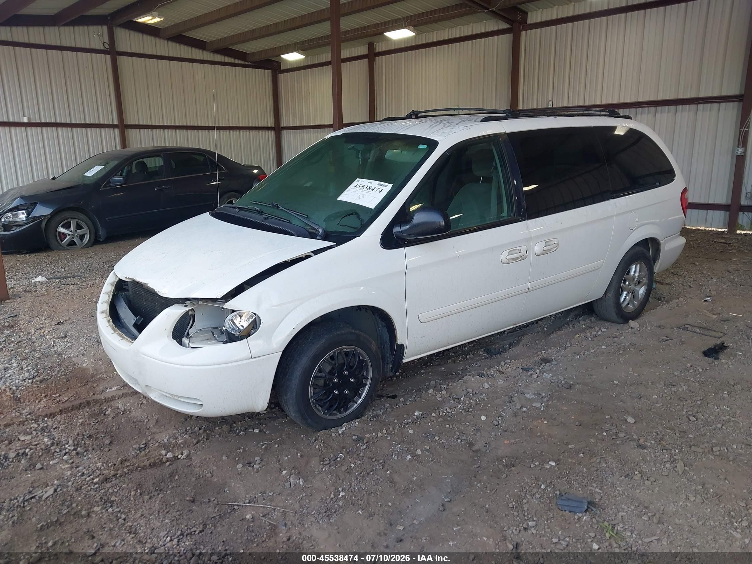 2005 Chrysler Town & Country Lx White vin: 2C4GP44R15R138184