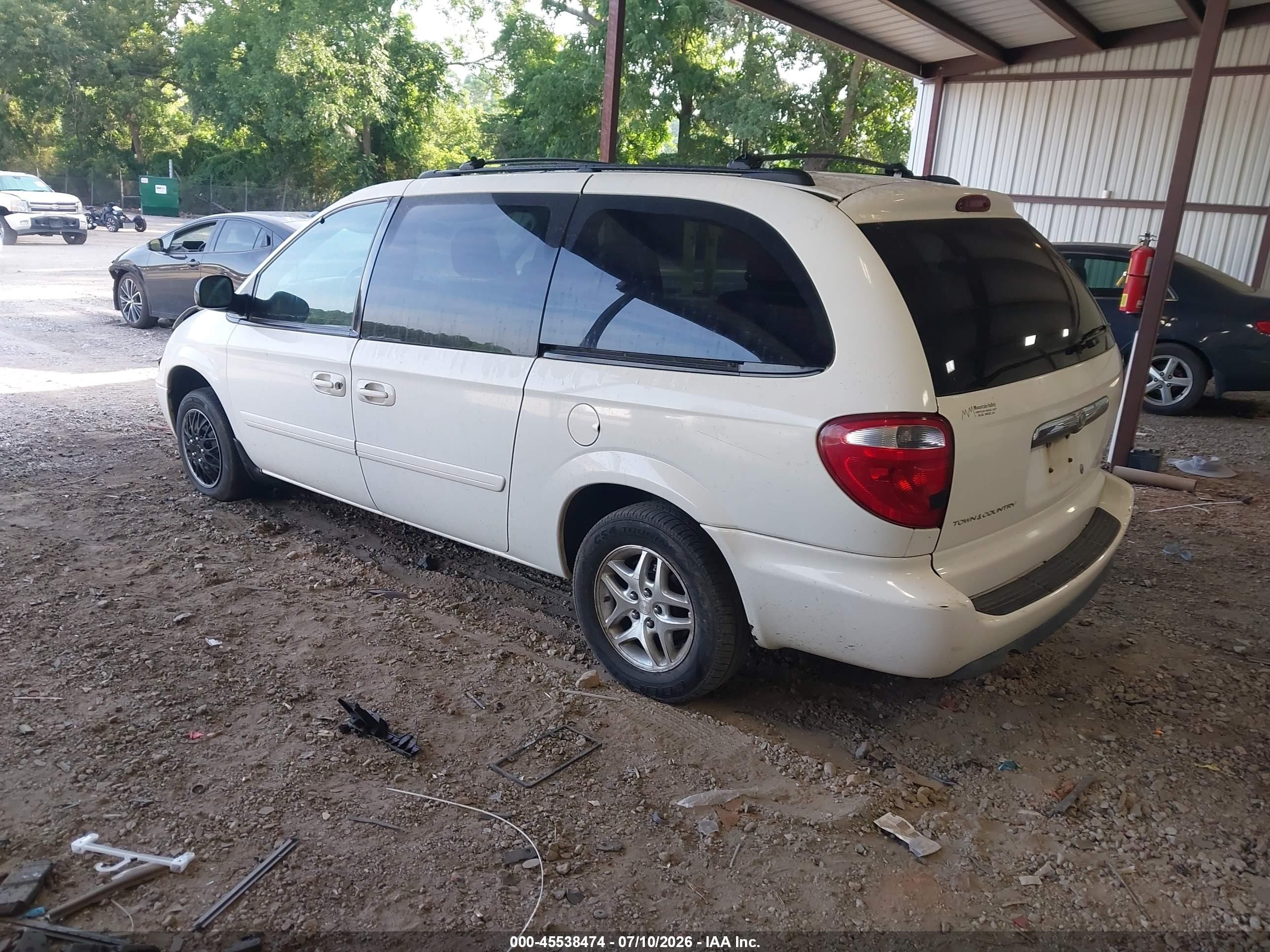 2005 Chrysler Town & Country Lx White vin: 2C4GP44R15R138184