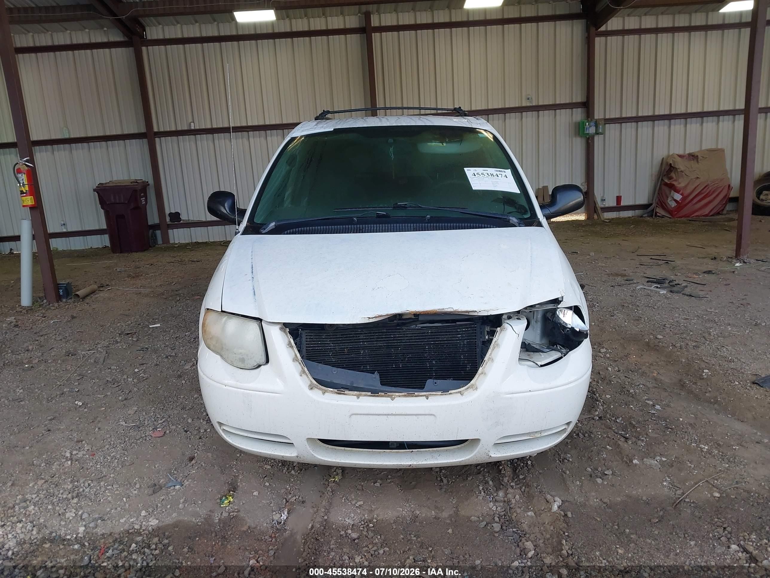 2005 Chrysler Town & Country Lx White vin: 2C4GP44R15R138184