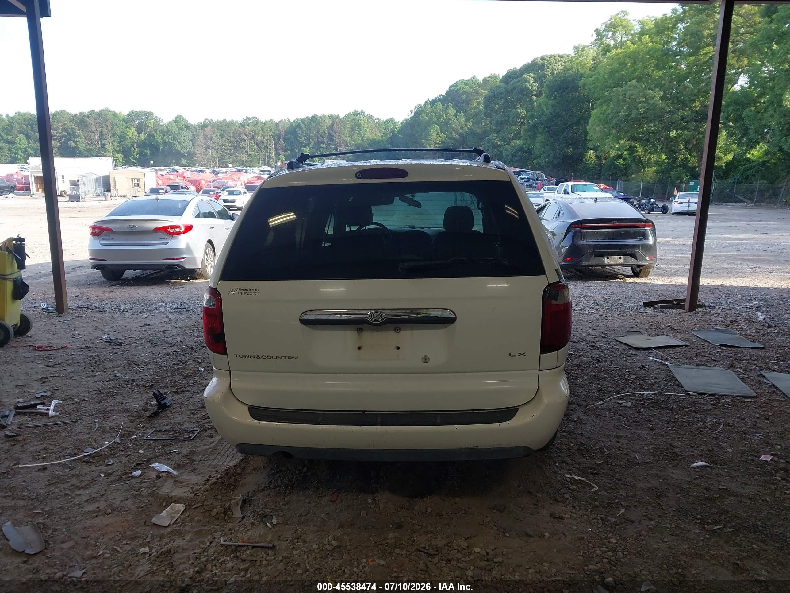 2005 Chrysler Town & Country Lx White vin: 2C4GP44R15R138184