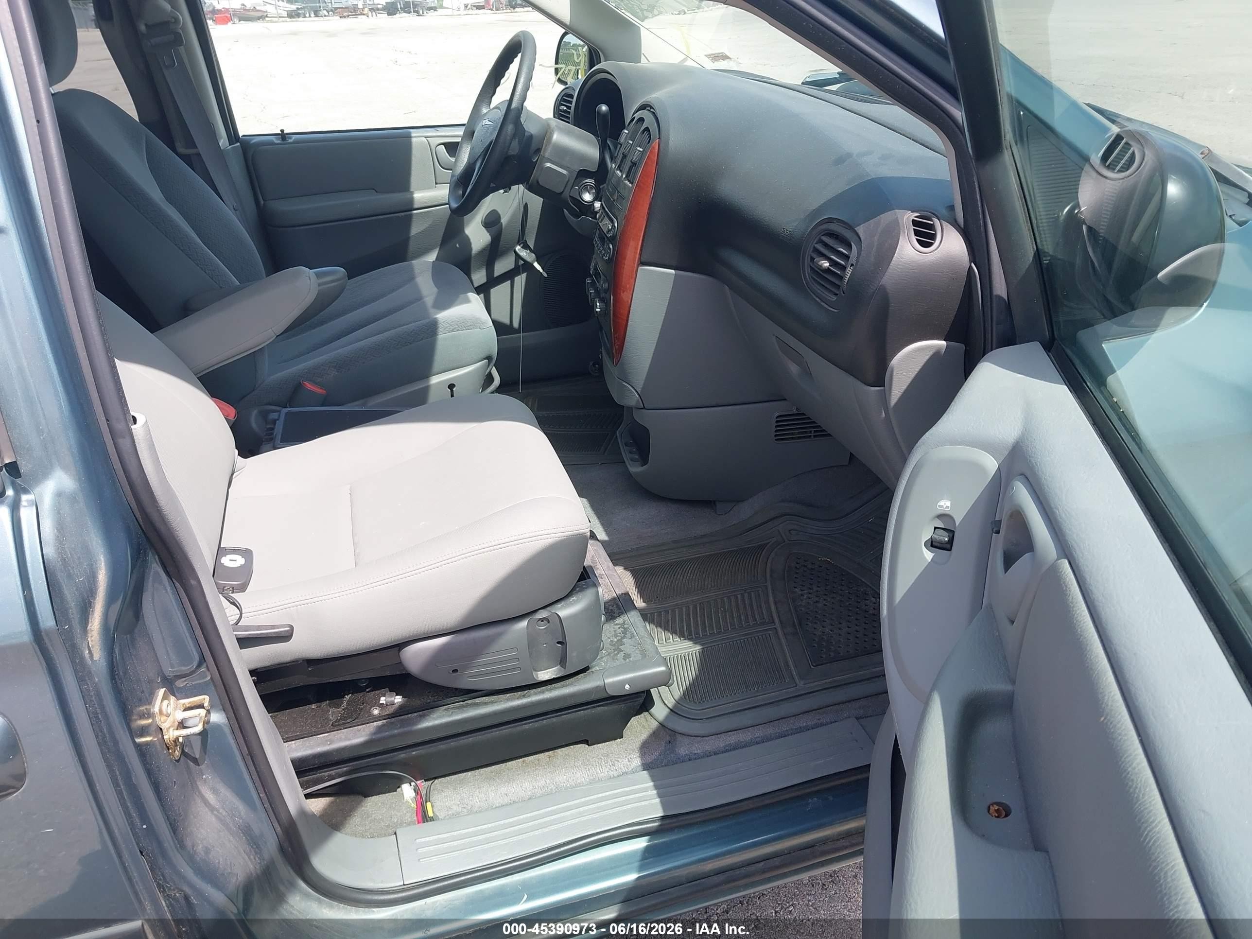 2005 Chrysler Town & Country Lx Light Blue vin: 2C4GP44R15R439344