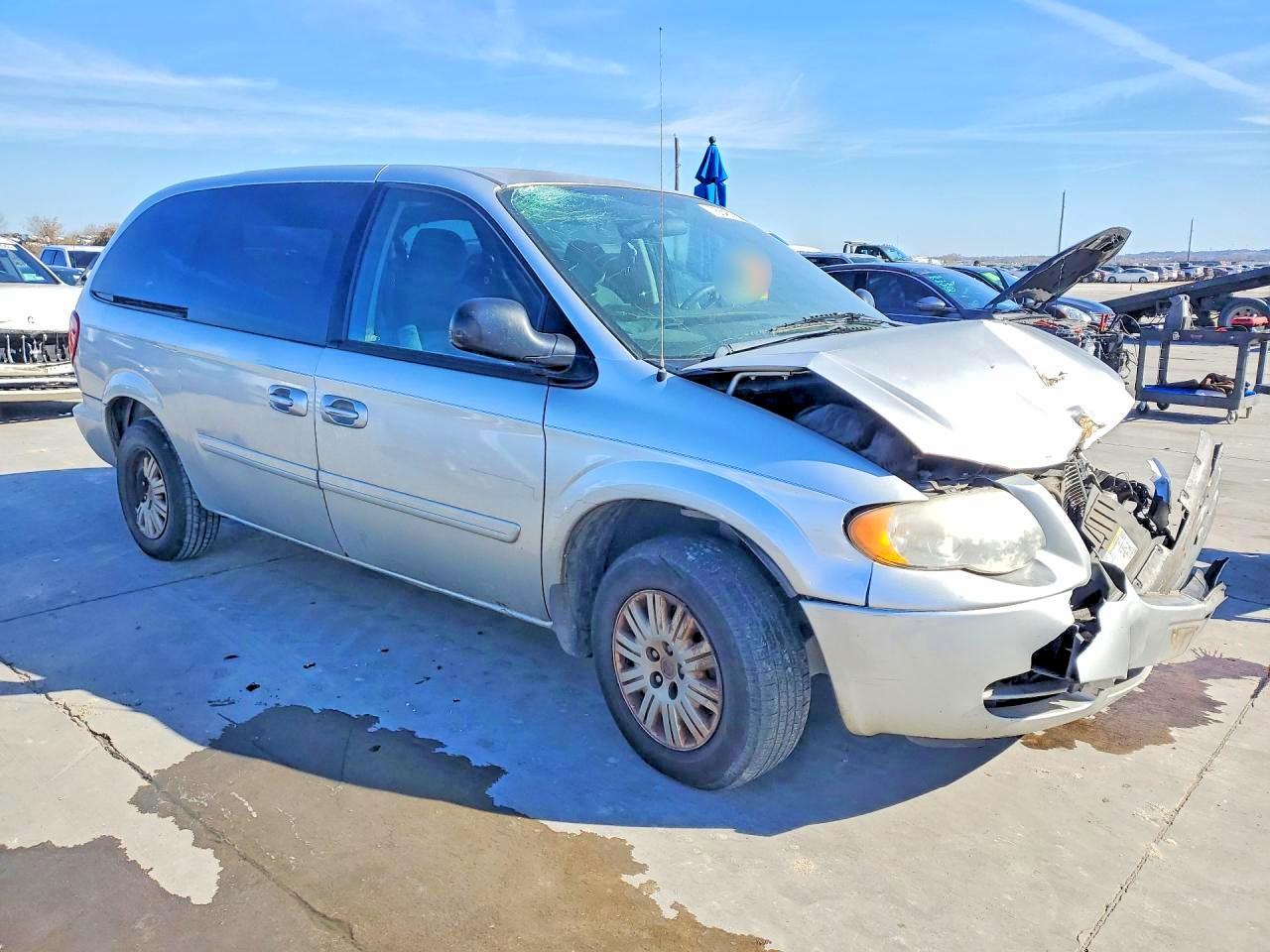 2005 Chrysler Town & Country Lx Silver vin: 2C4GP44R15R468455