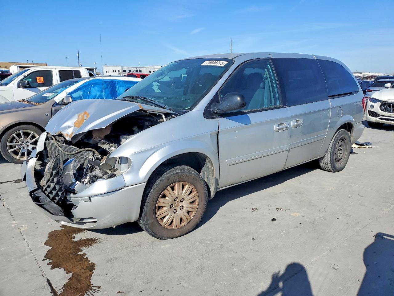 2005 Chrysler Town & Country Lx Silver vin: 2C4GP44R15R468455