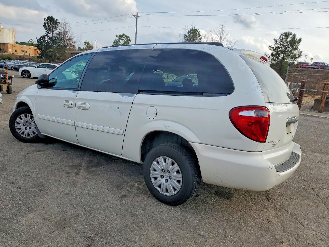2004 Chrysler Town & Country White vin: 2C4GP44R24R547244