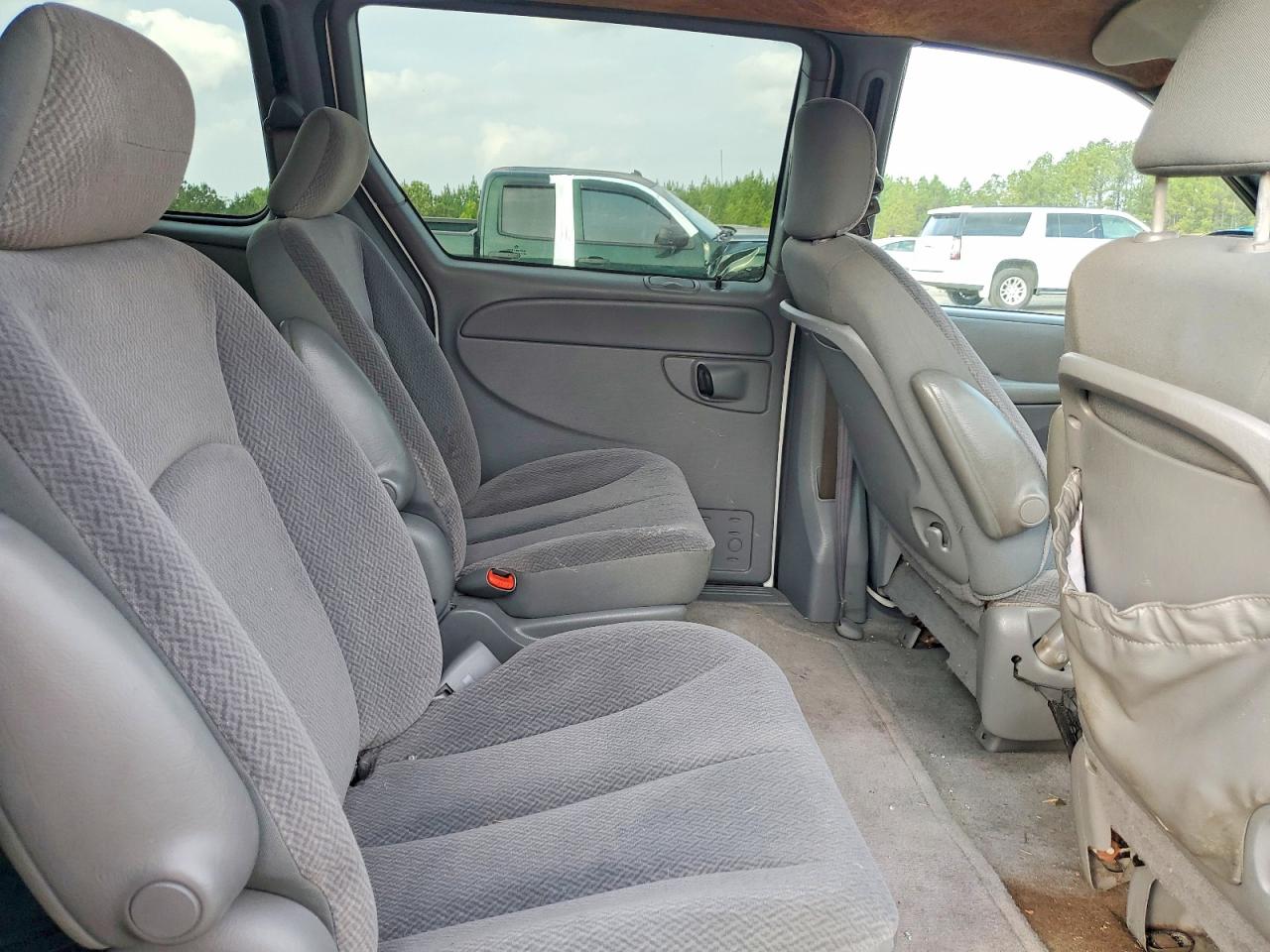 2004 Chrysler Town & Country White vin: 2C4GP44R24R547244