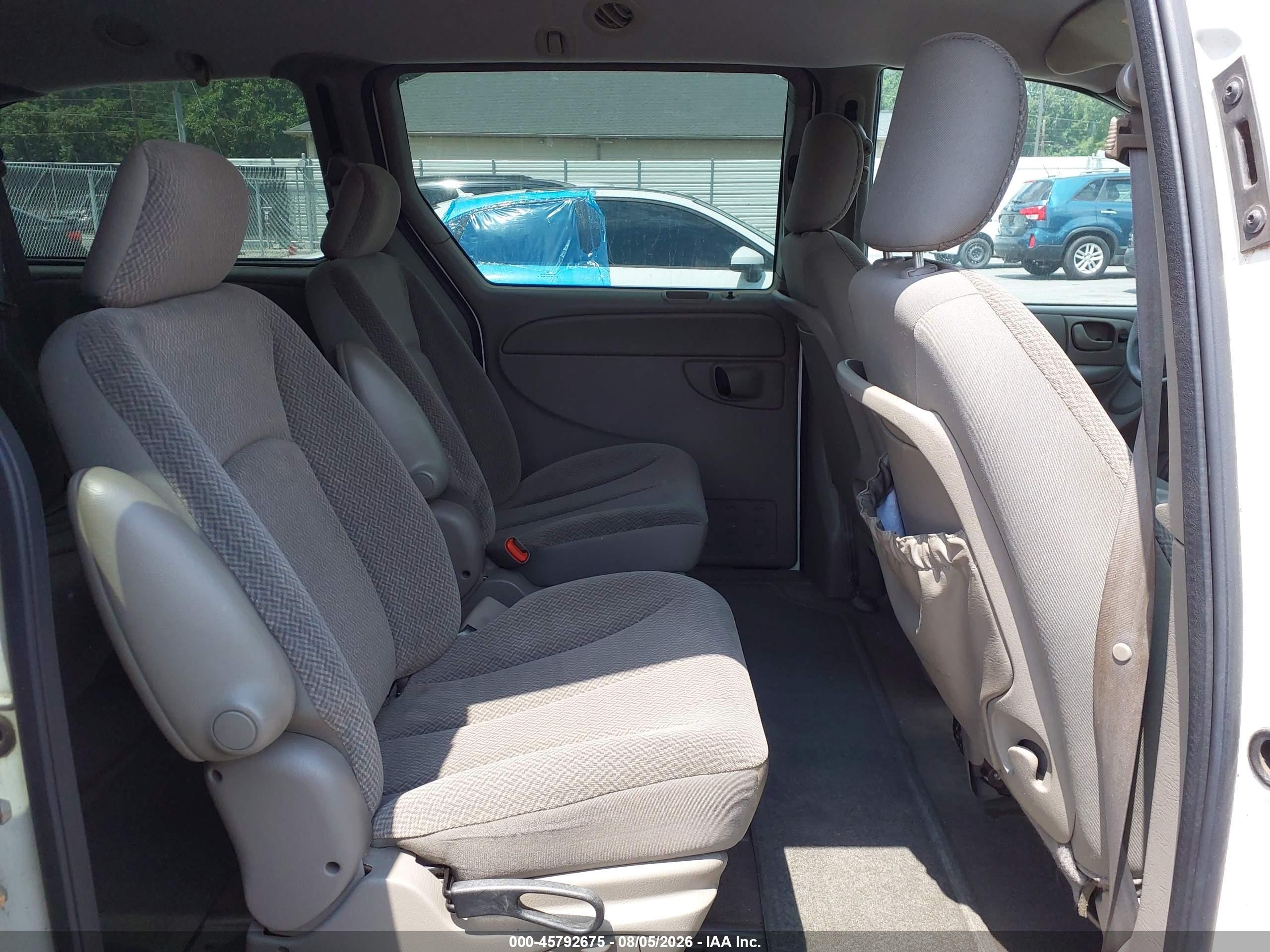 2004 Chrysler Town & Country Lx White vin: 2C4GP44R24R607717