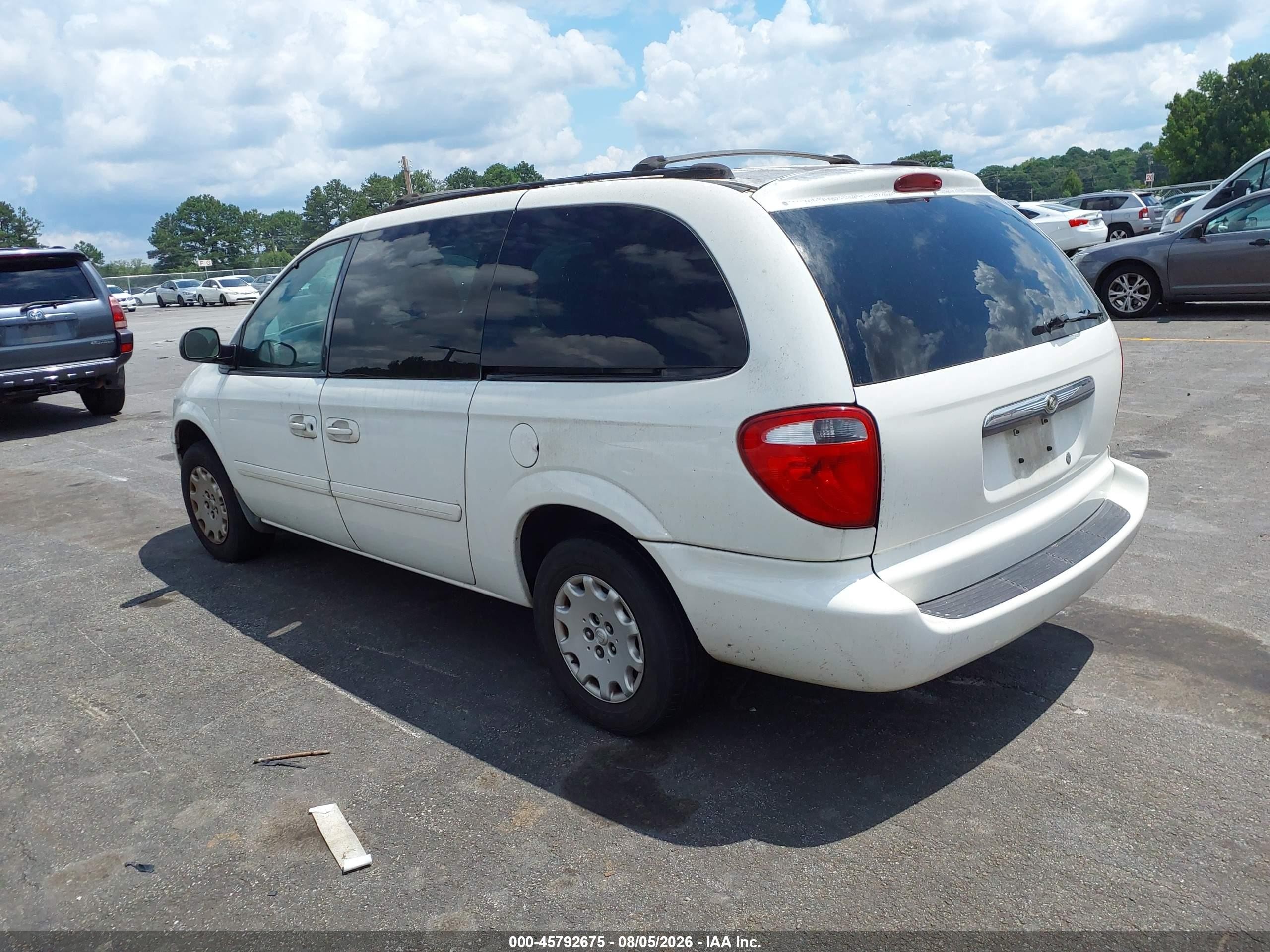 2004 Chrysler Town & Country Lx White vin: 2C4GP44R24R607717