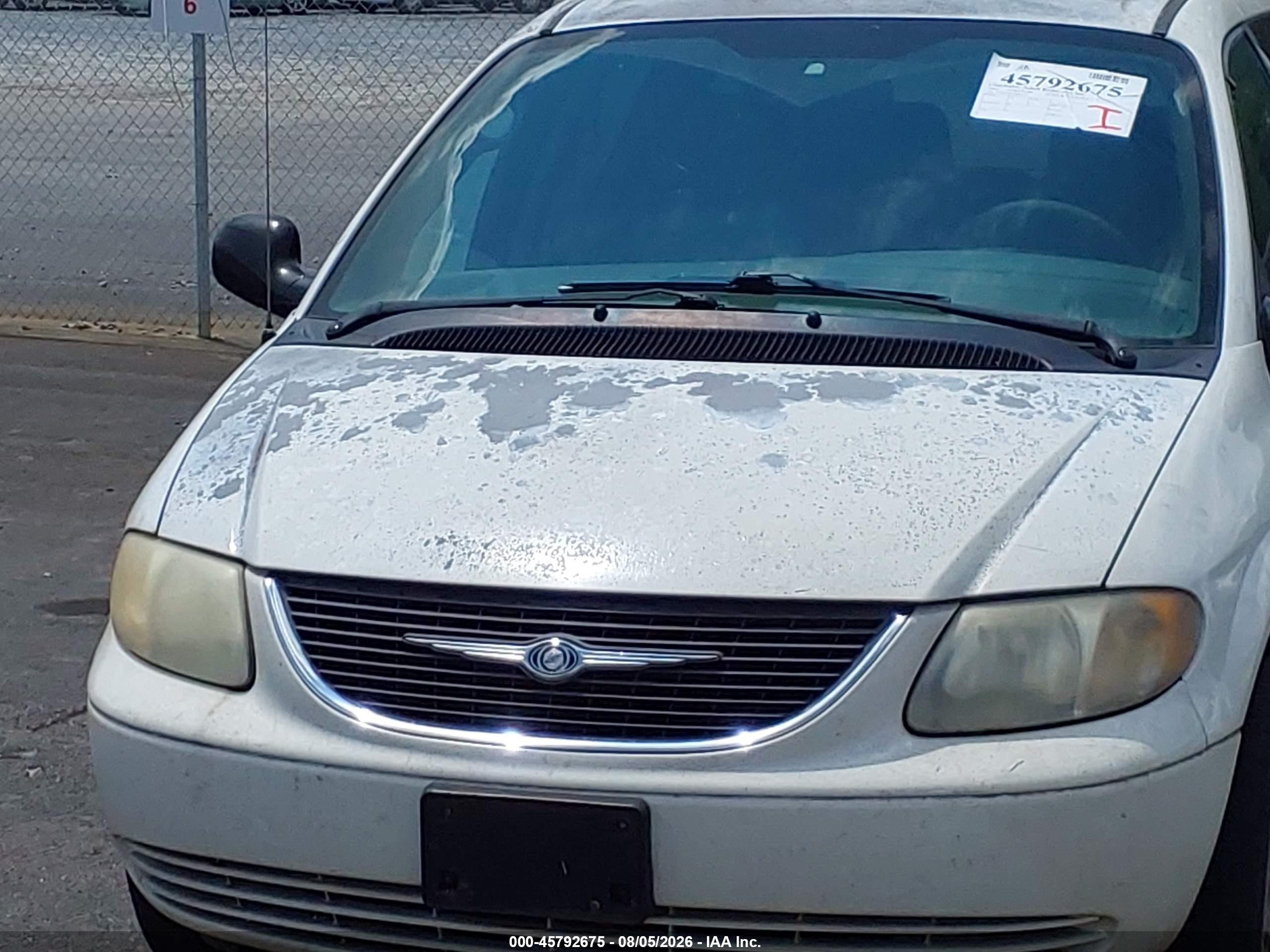 2004 Chrysler Town & Country Lx White vin: 2C4GP44R24R607717