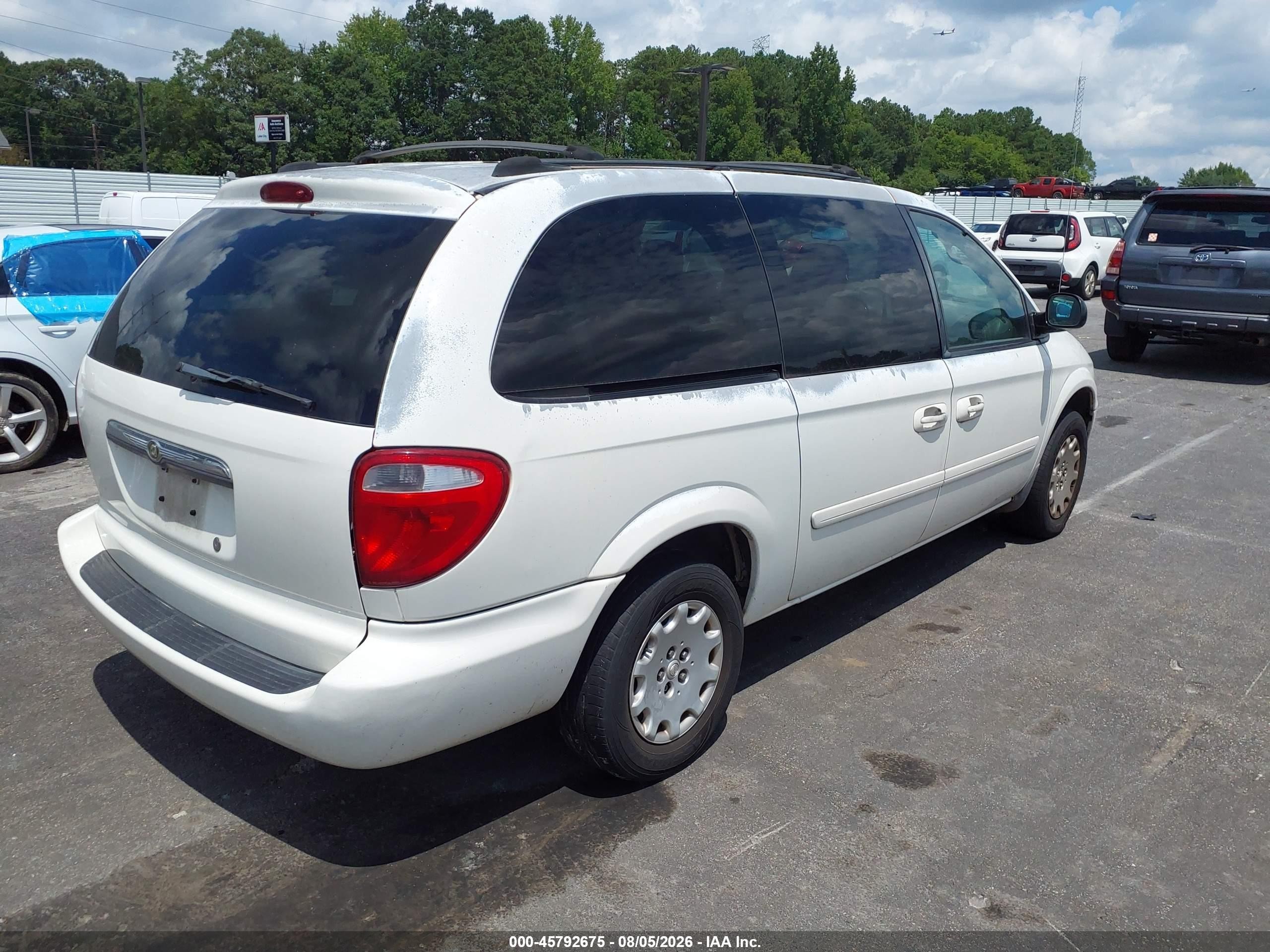 2004 Chrysler Town & Country Lx White vin: 2C4GP44R24R607717
