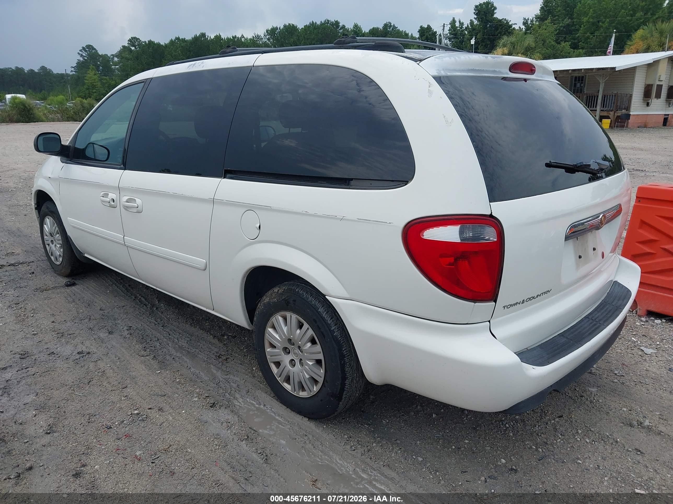 2005 Chrysler Town & Country Lx White vin: 2C4GP44R25R509630
