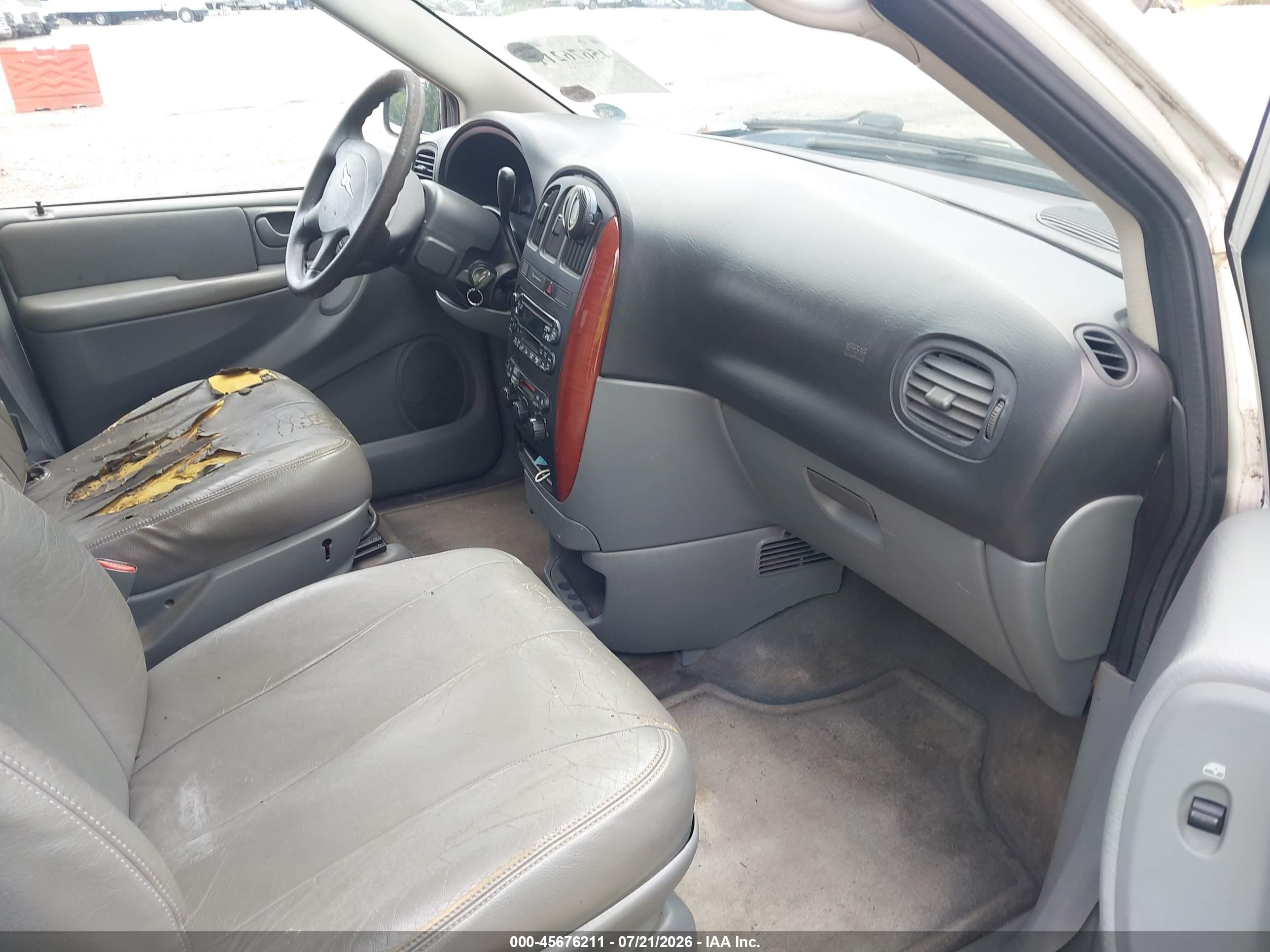 2005 Chrysler Town & Country Lx White vin: 2C4GP44R25R509630