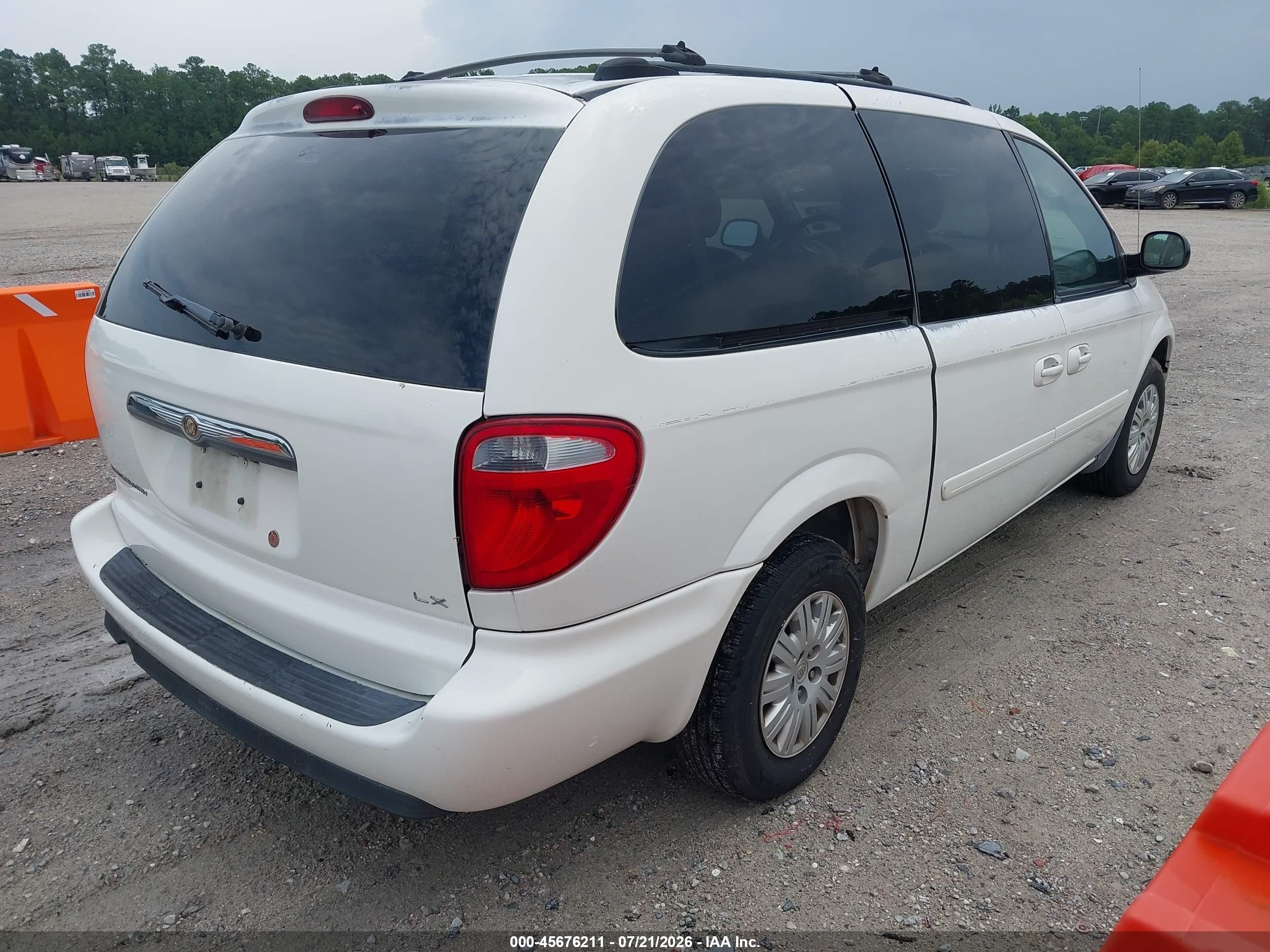 2005 Chrysler Town & Country Lx White vin: 2C4GP44R25R509630