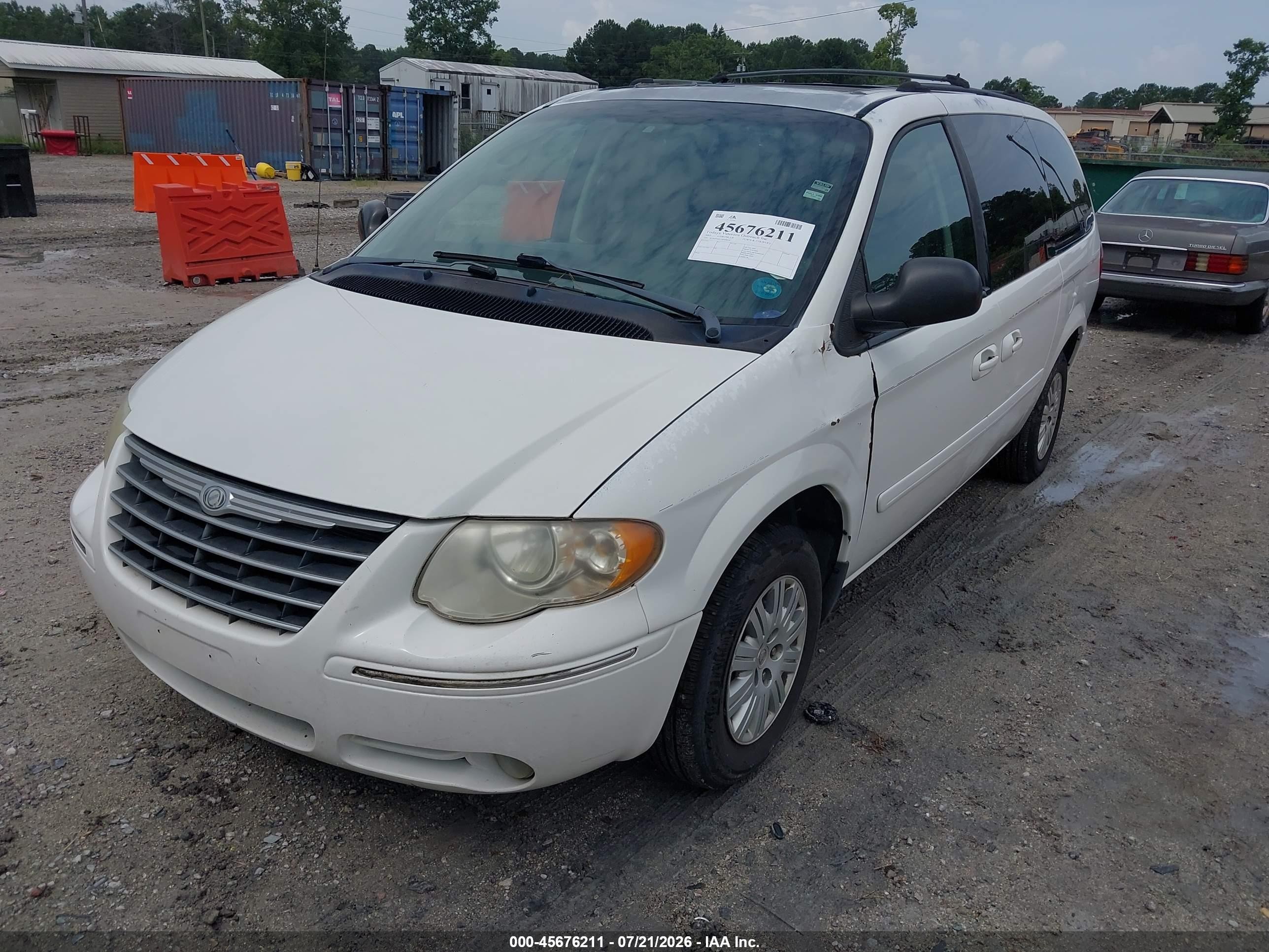 2005 Chrysler Town & Country Lx White vin: 2C4GP44R25R509630