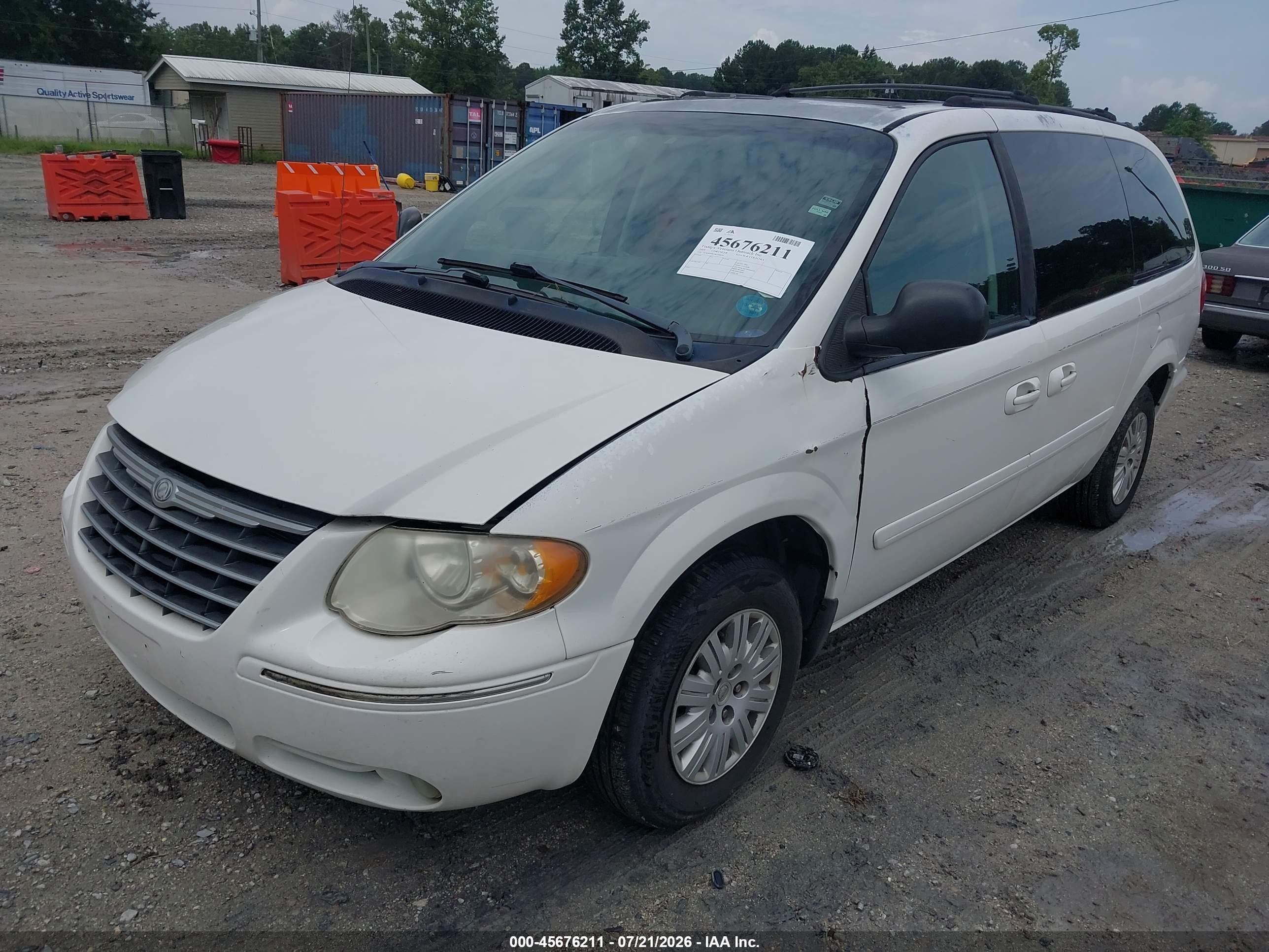 2005 Chrysler Town & Country Lx White vin: 2C4GP44R25R509630