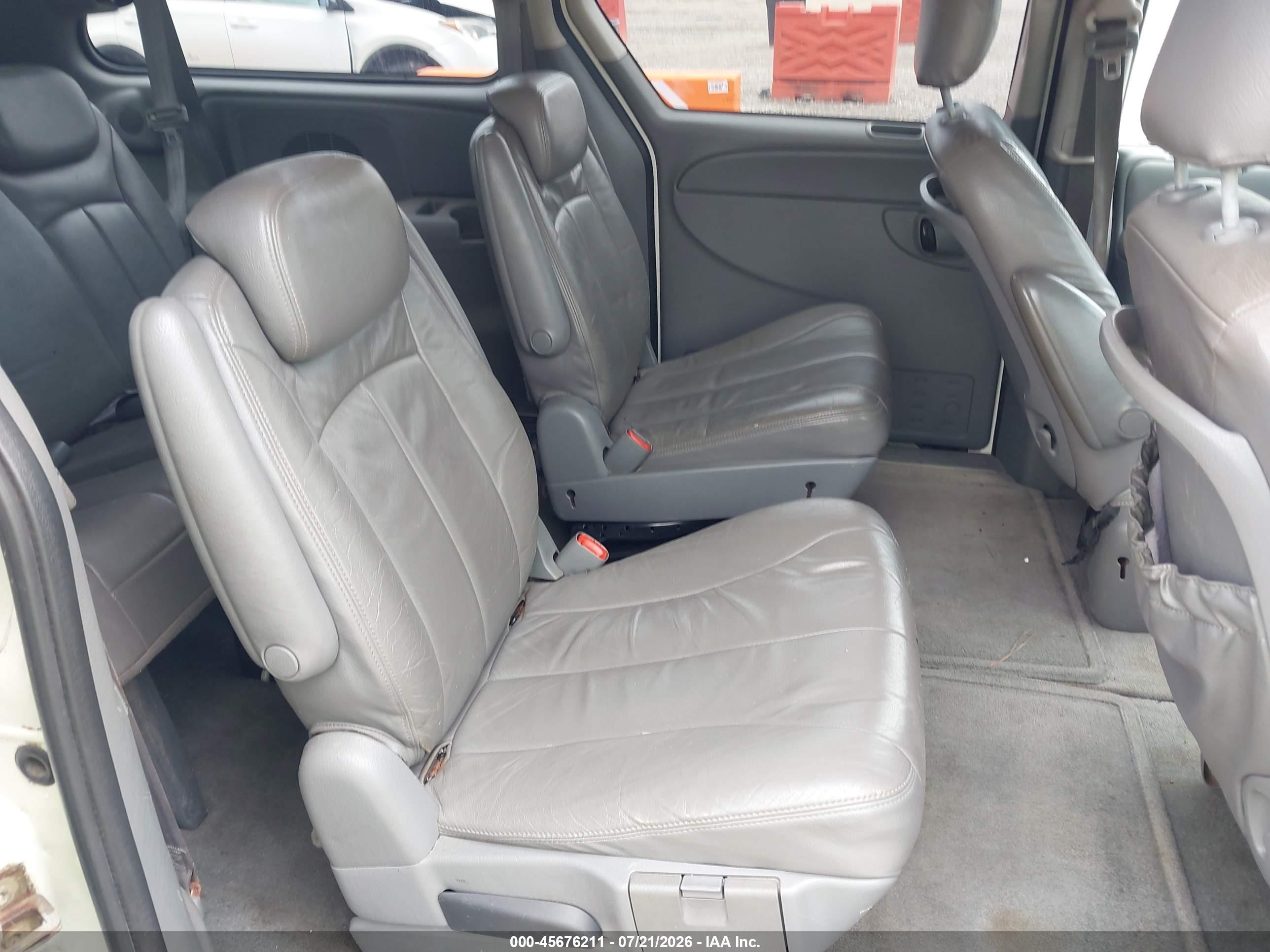 2005 Chrysler Town & Country Lx White vin: 2C4GP44R25R509630
