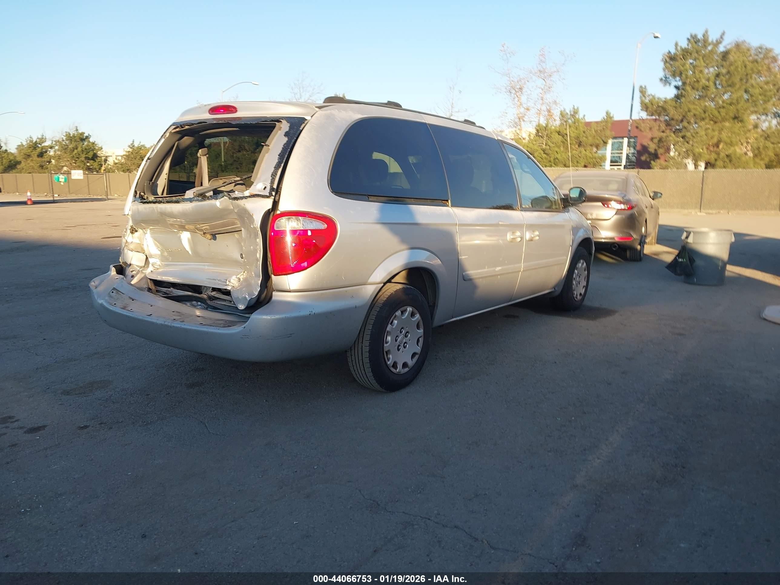 2004 Chrysler Town & Country Lx Silver vin: 2C4GP44R34R505889